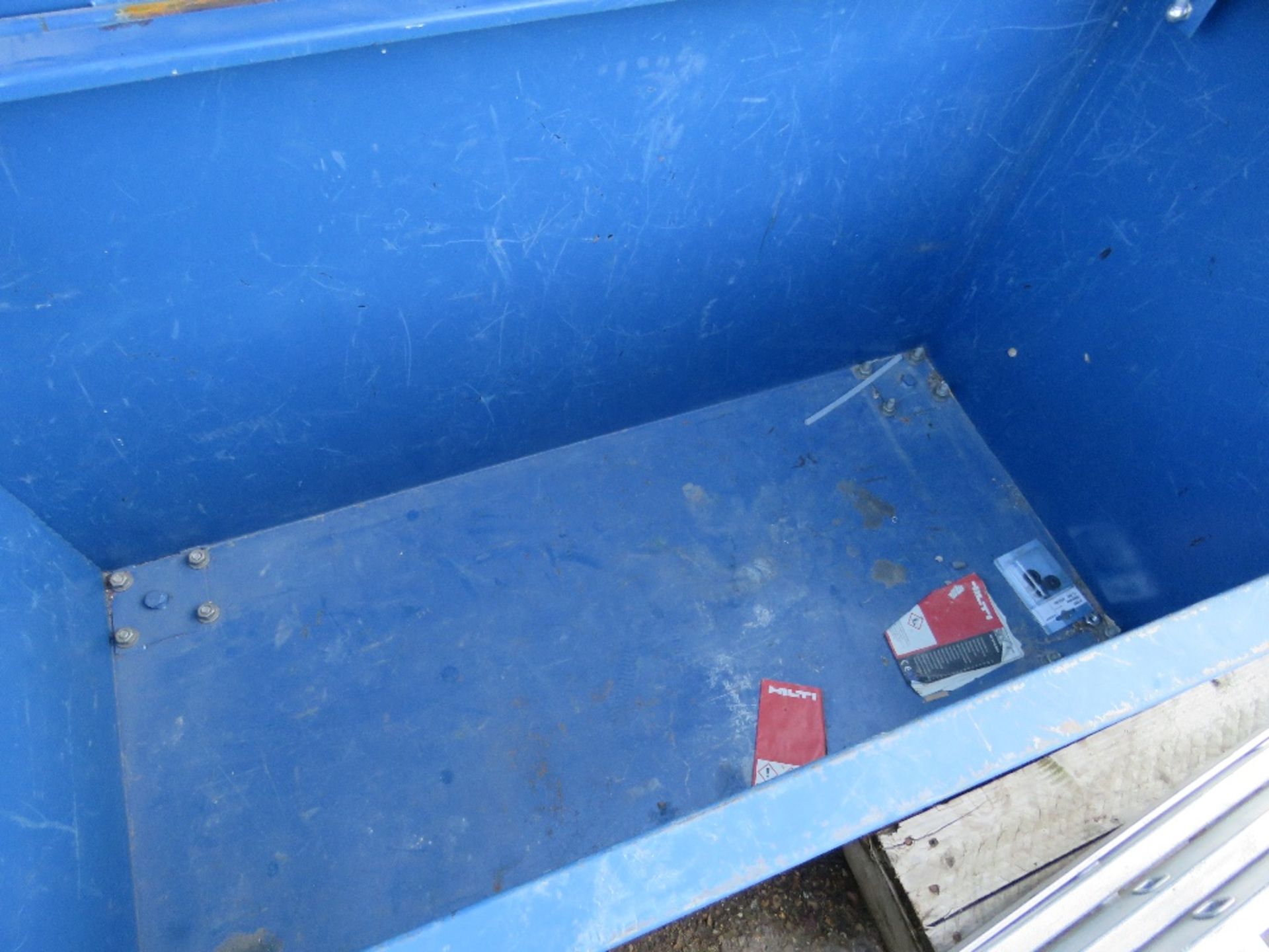 TOOL BOX ON WHEELS WITH KEYS. SOURCED FROM LOCAL DEPOT CLEARANCE DUE TO A CHANGE IN POLICY. - Image 3 of 4