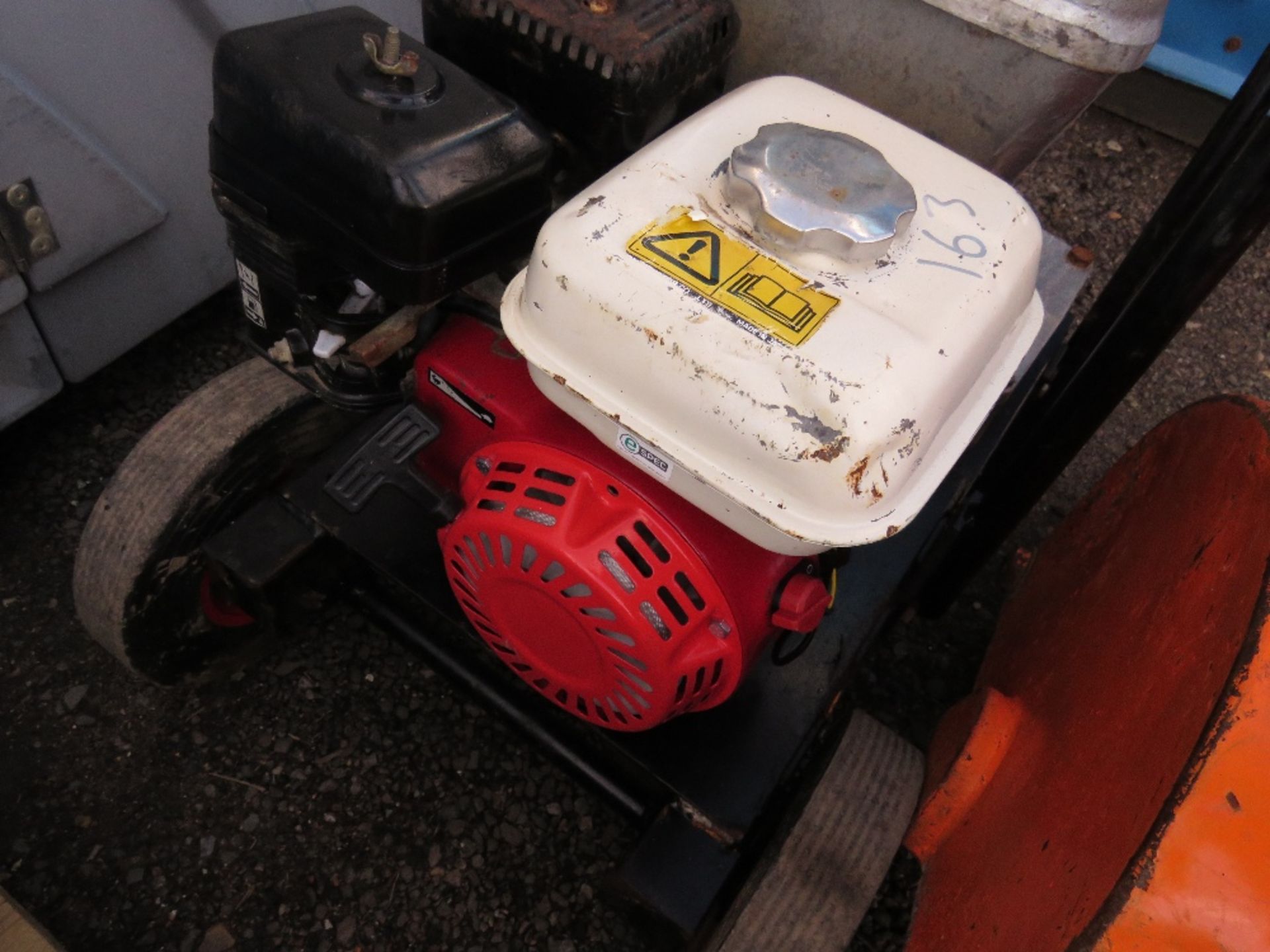 SIMPLITE PETROL ENGINED WATER PUMP. - Image 2 of 5