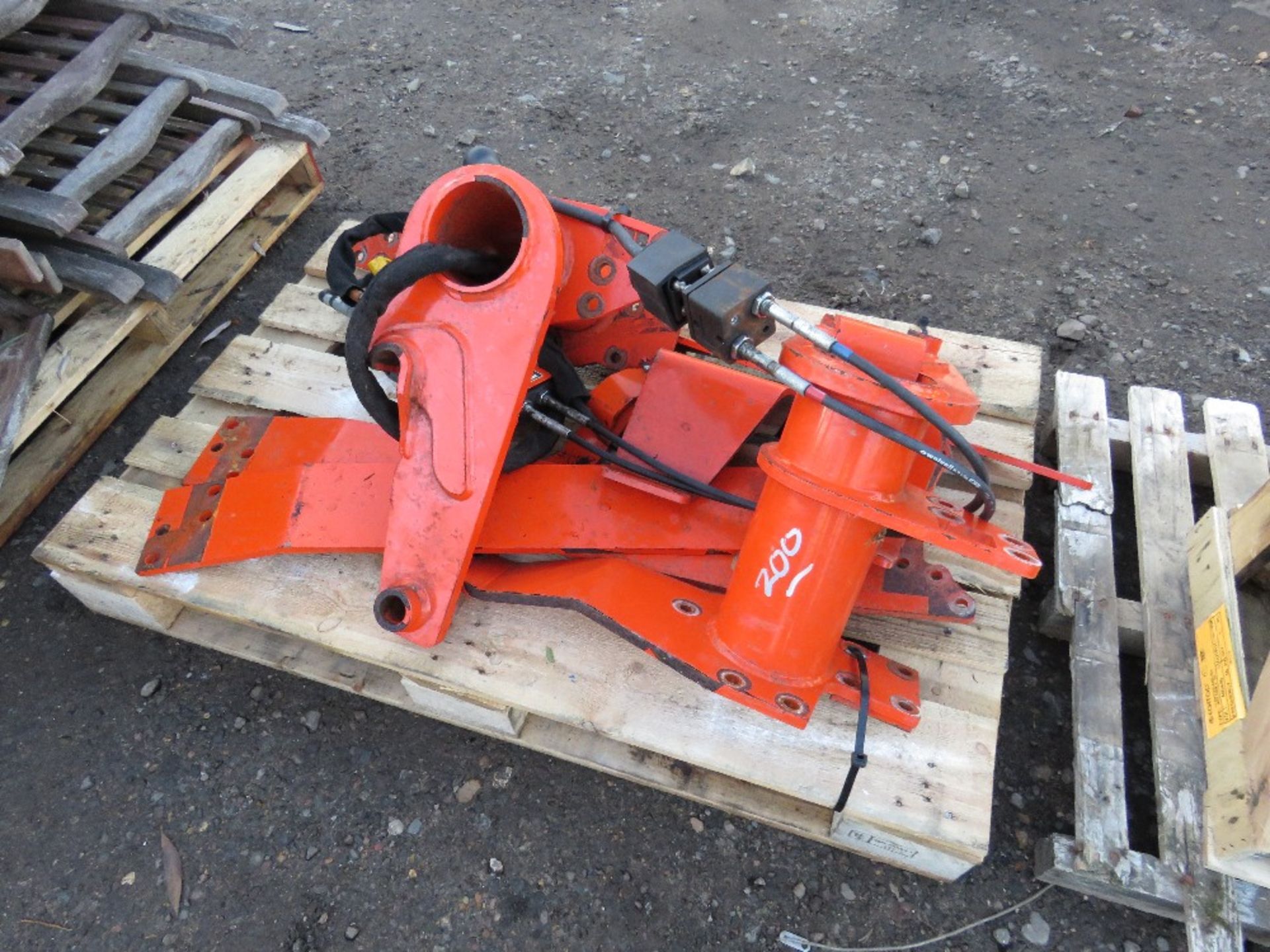 KUBOTA FORE END LOADER (PLUS VALVE ASSEMBLY AND LEVER