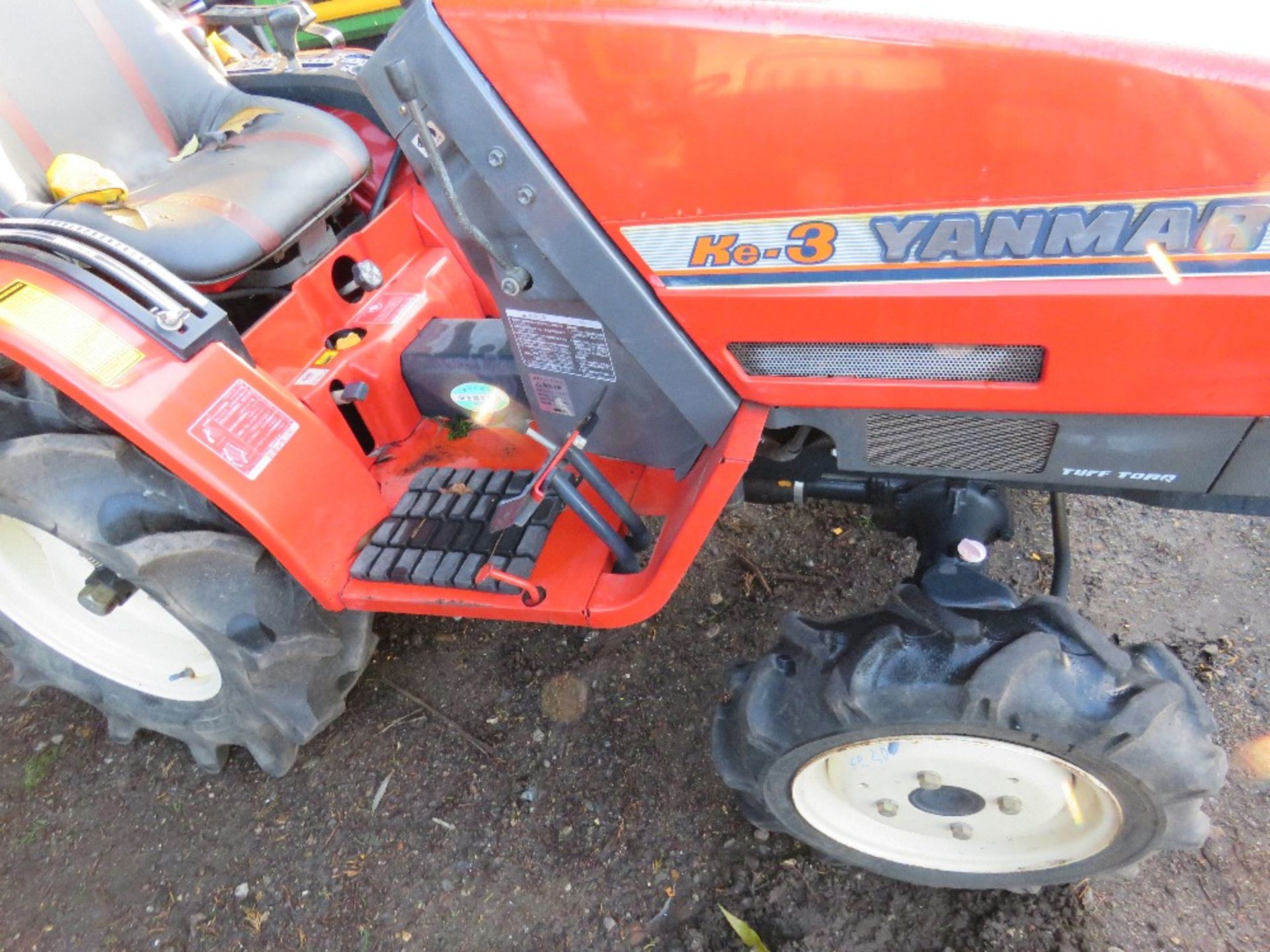 YANMAR KE3 4WD COMPACT TRACTOR WITH REAR LINKAGE.349 REC HRS. WHEN TESTED WAS SEEN TO RUN, DRIVE, P - Image 2 of 5