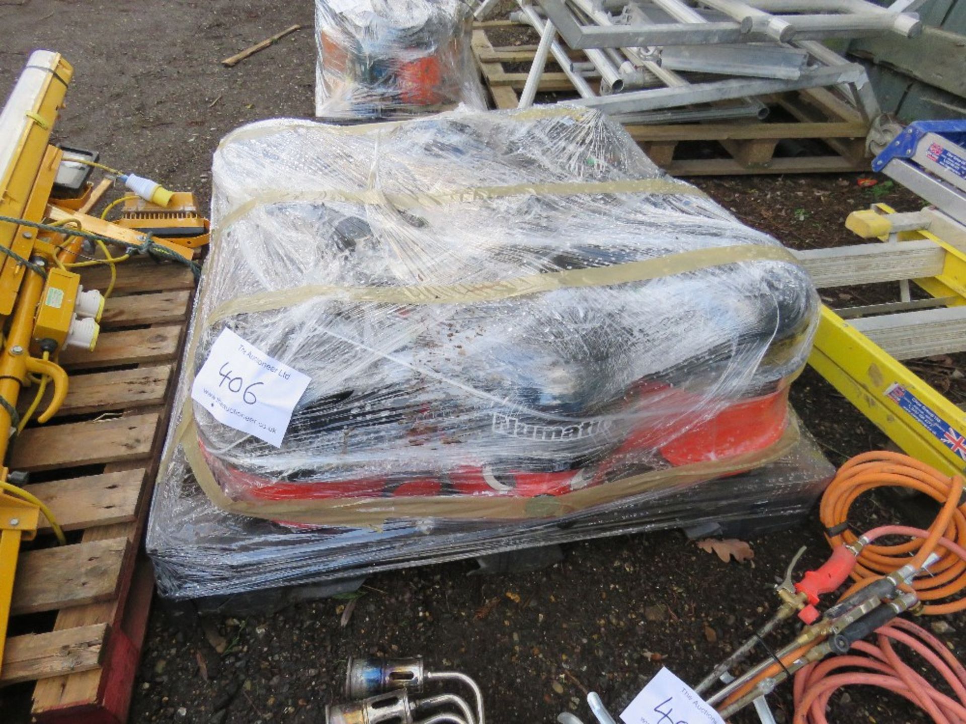 PALLET CONTAINING 9 X HENRY HOOVERS, CONDITION UNKNOWN.