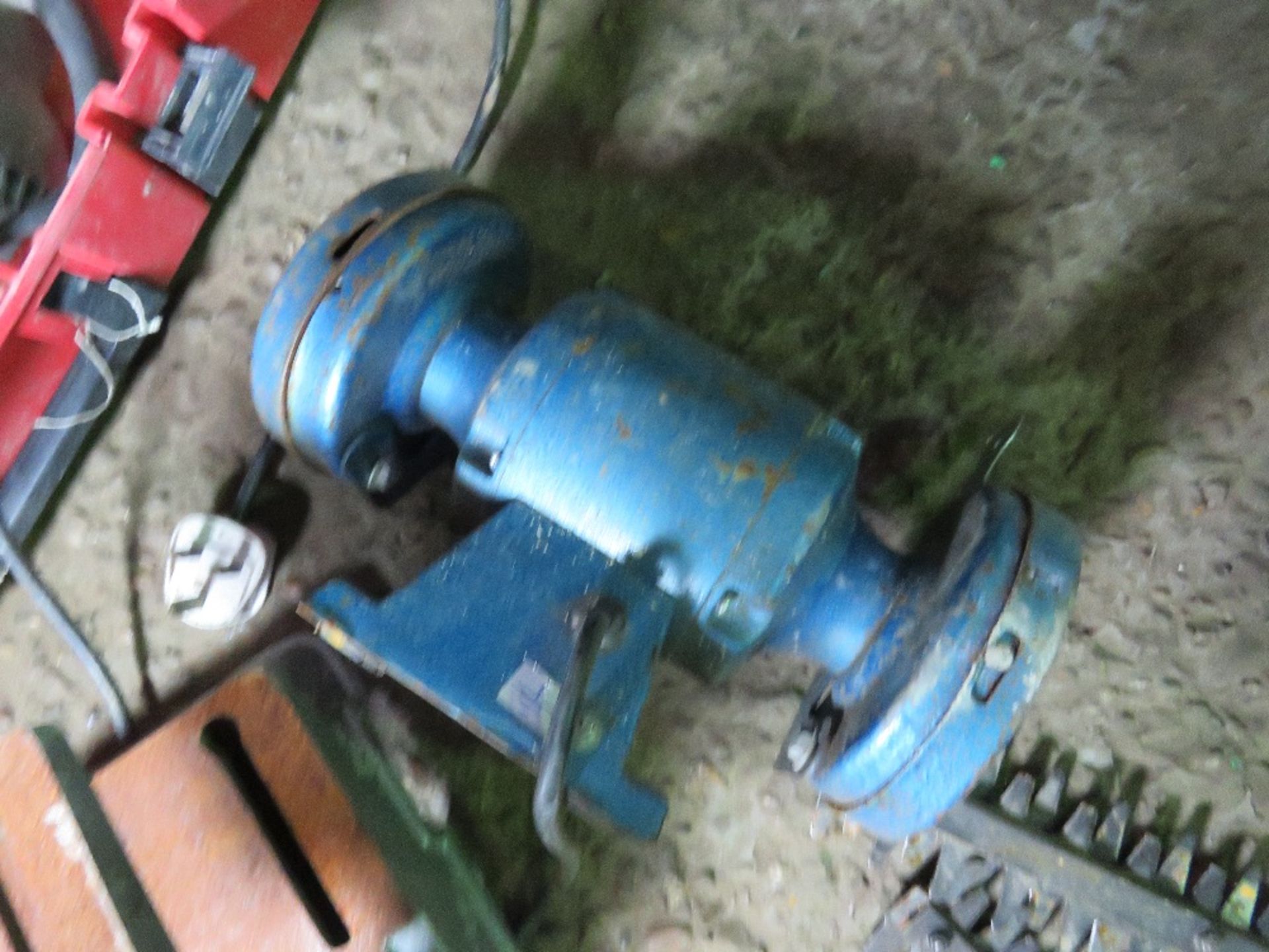 PILLAR DRILL PLUS BENCH GRINDER. SWITCH MISSING FROM DRILL. - Image 4 of 4