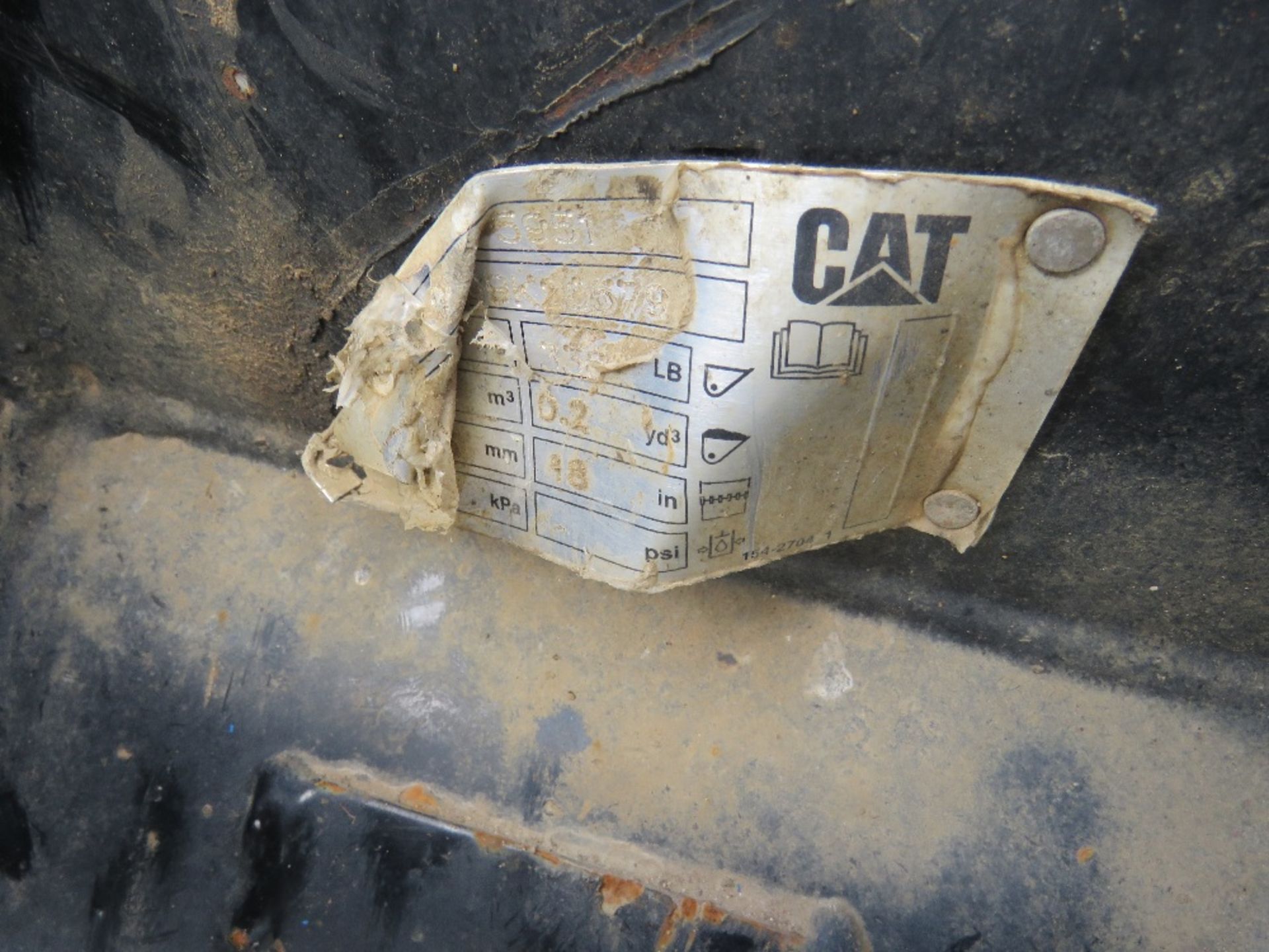 1 X CAT EXCAVATOR BUCKET ON 50MM PINS. 18" WIDTH. - Image 4 of 5