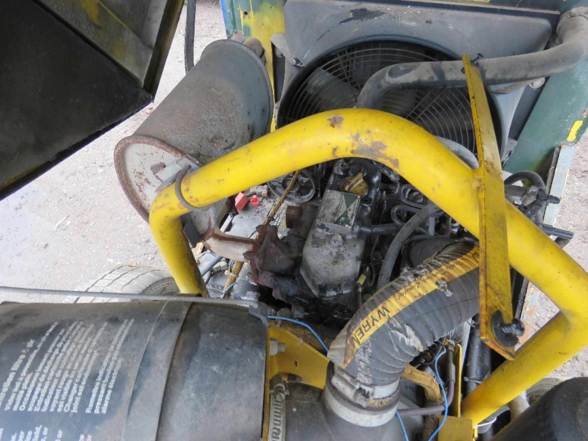 ATLAS COPCO COMPRESSOR WITH YANMAR ENGINE. VENDOR'S COMMENTS: RUNS AND MAKES AIR BUT REQUIRES A FAN - Image 6 of 8
