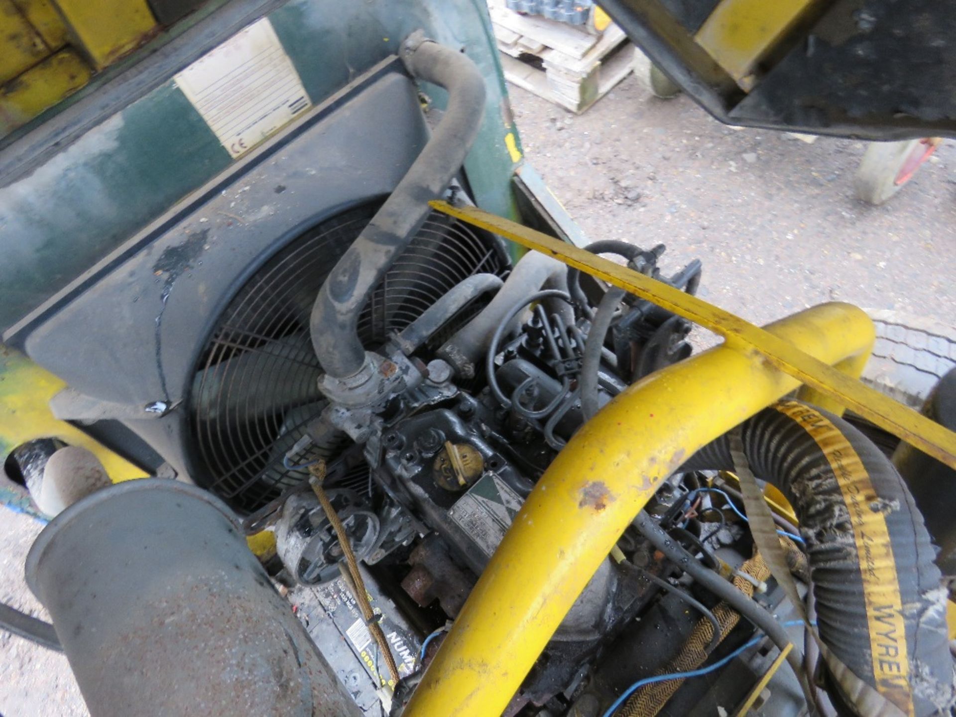 ATLAS COPCO COMPRESSOR WITH YANMAR ENGINE. VENDOR'S COMMENTS: RUNS AND MAKES AIR BUT REQUIRES A FAN - Image 7 of 8