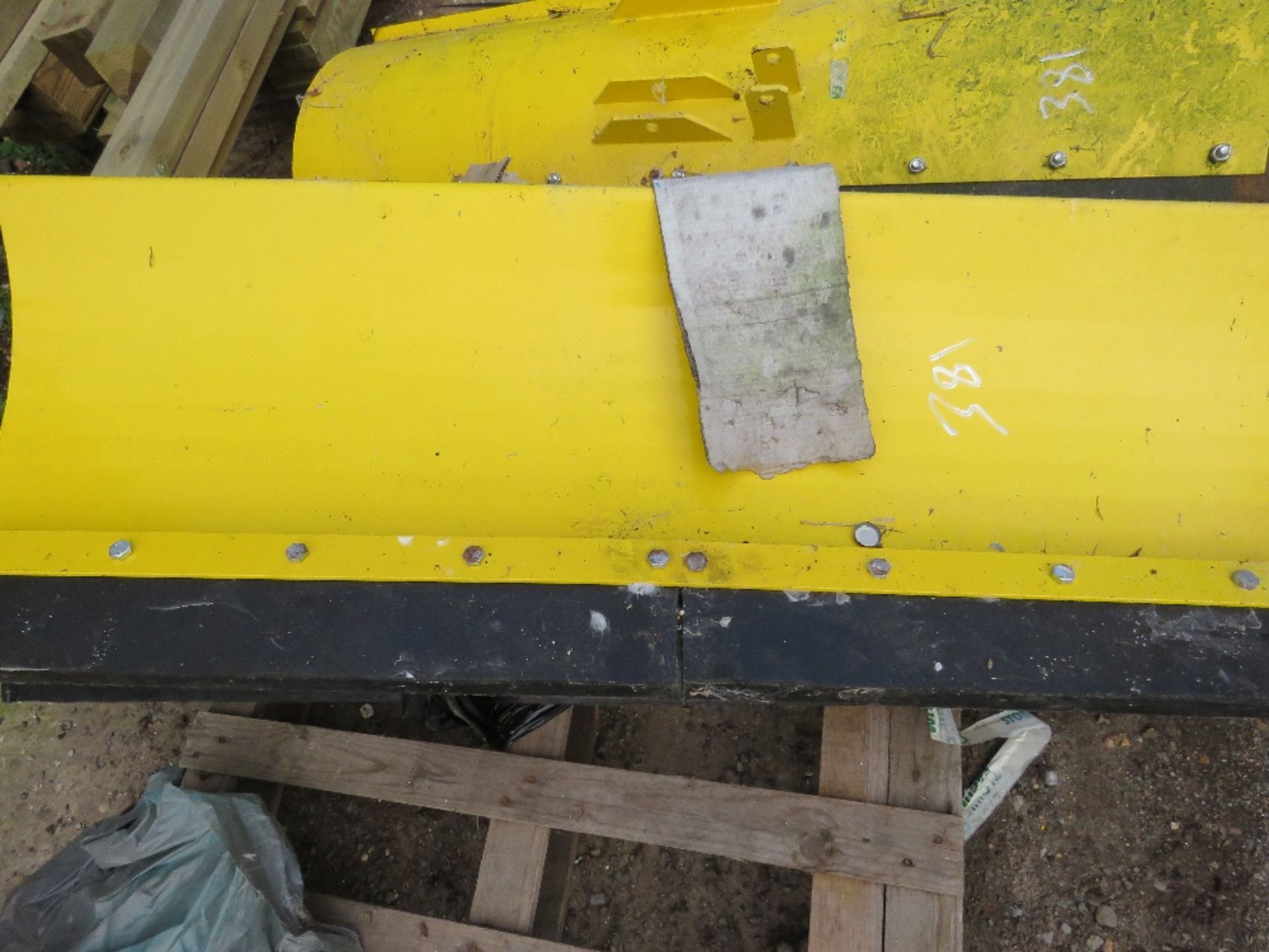 3 X FRONT MOUNTED SNOW PLOUGH BLADES WITH BRACKETS. - Image 4 of 5