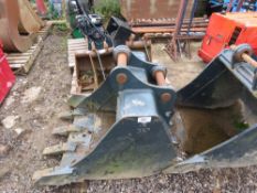 2 FT 6 EXCAVATOR BUCKET, LITTLE USED, TO FIT HYUNDAI 8 TONNE EXCAVATOR.