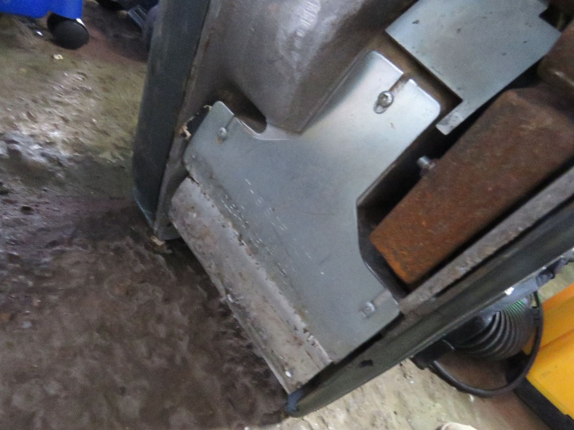 HITECH FLOOR SANDER. - Image 3 of 4