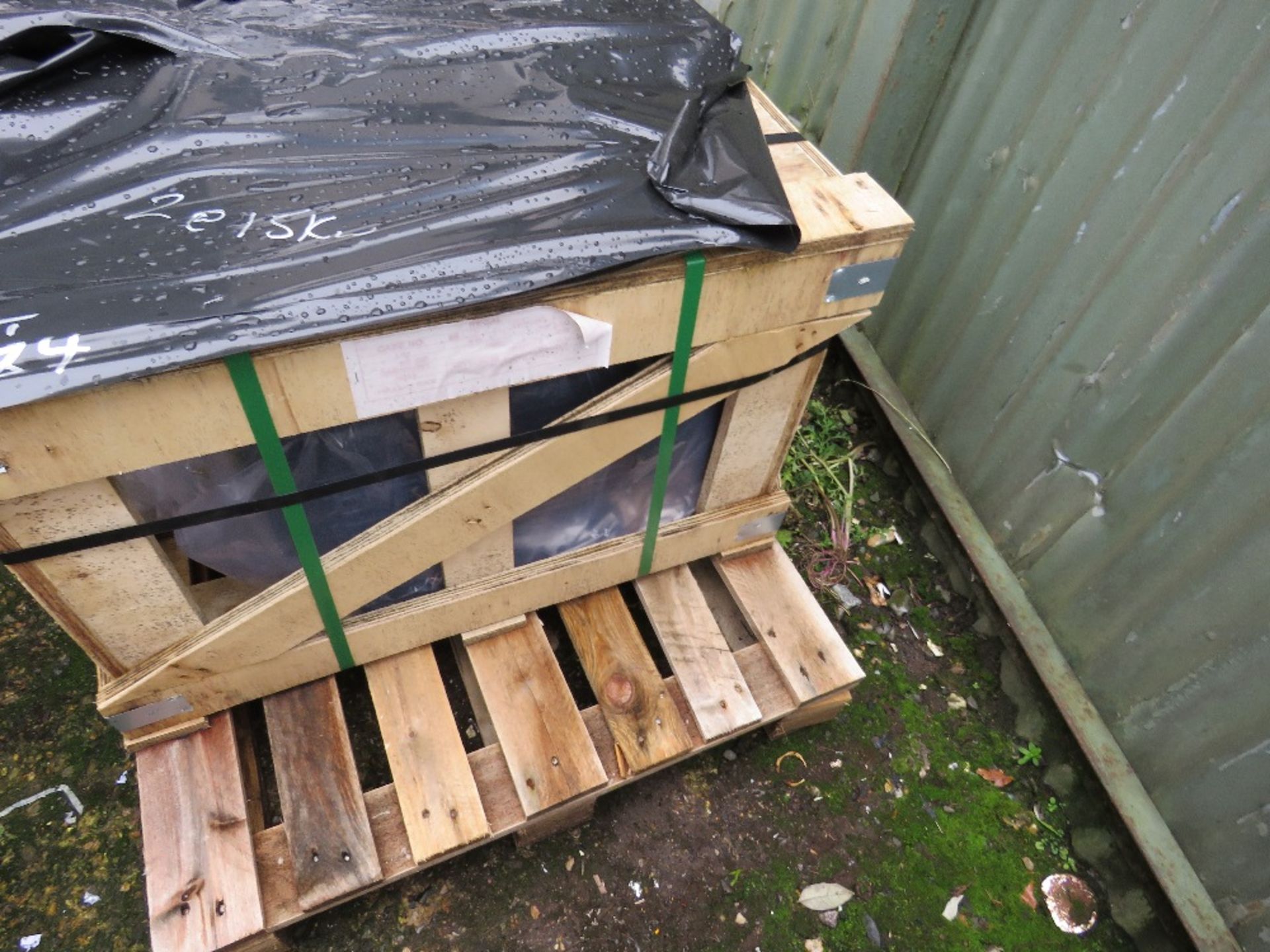 PALLET CONTAINING 2X ELECTRIC MOTOR @15KW. 400/690 VOLT POWERED. SOURCED FROM A LARGE MANUFACTURING - Image 2 of 4