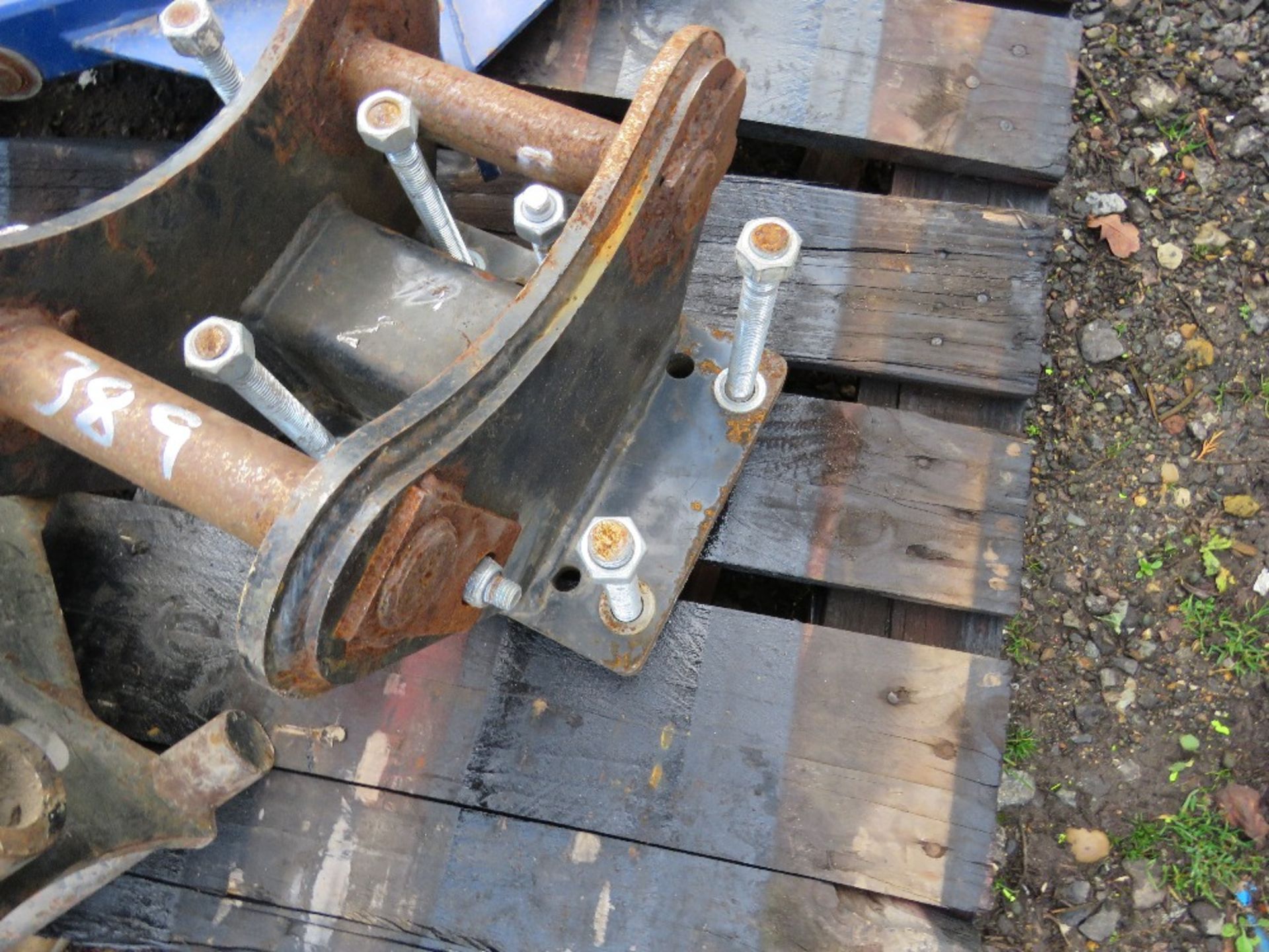 BRACKET FOR EXCAVATOR BREAKER ETC ON 35MM PINS. - Image 2 of 2