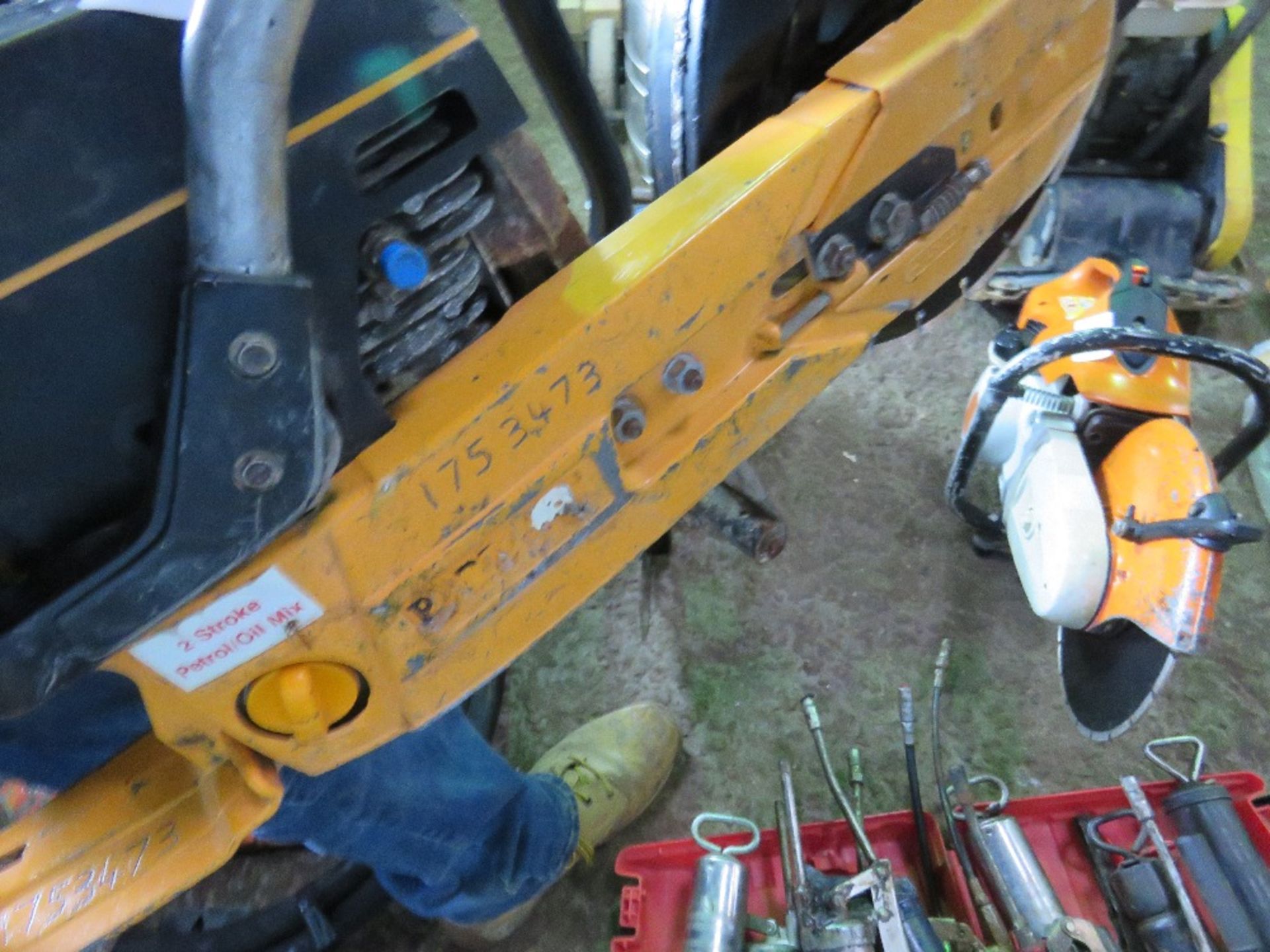 PARTNER PETROL SAW WITH BLADE. - Image 3 of 4