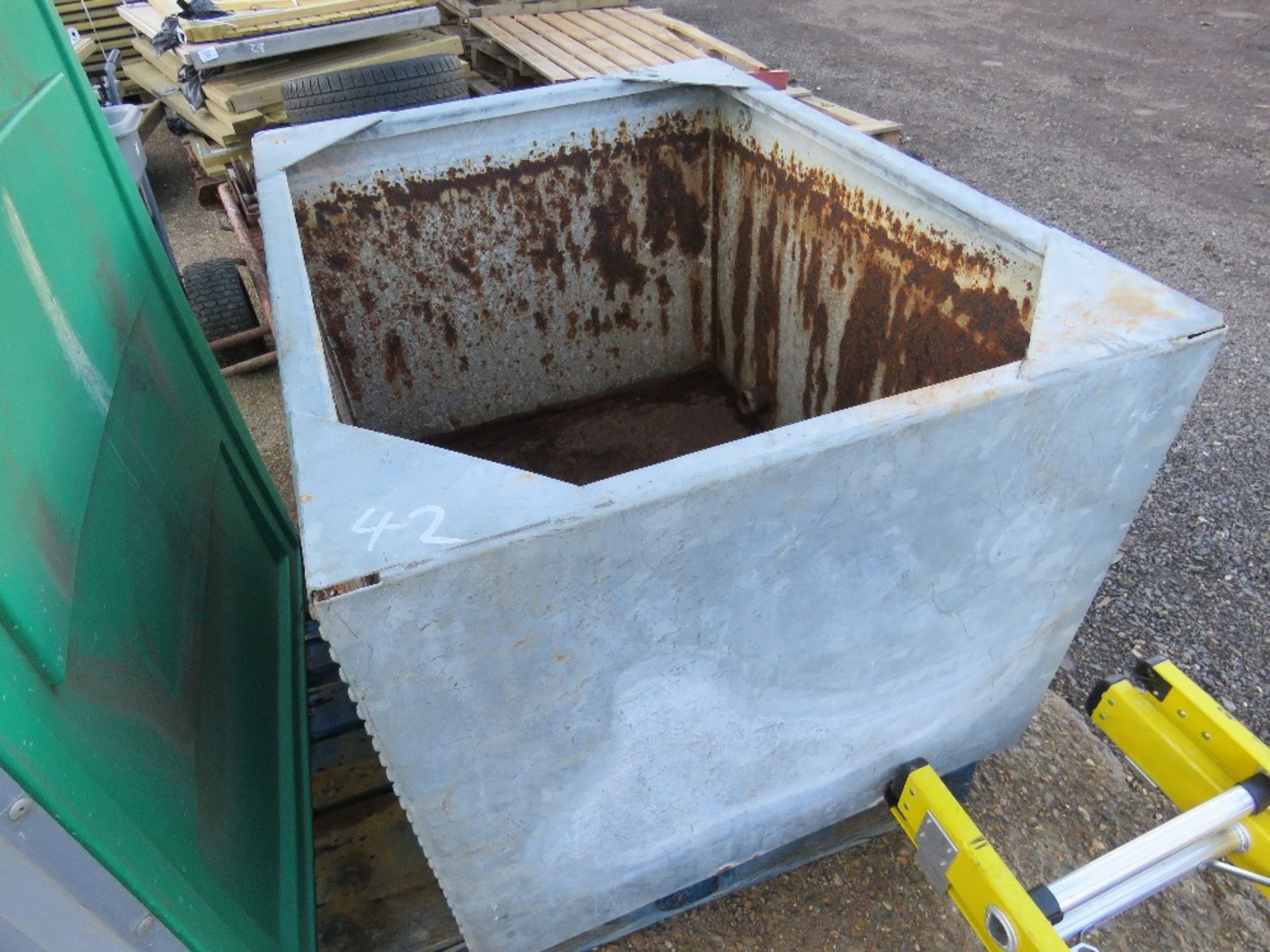 GALVANISED WATER TANK.