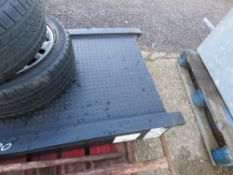 SMALL SIZED CONTAINER OR STEP RAMP, 3FT WIDE APPROX.