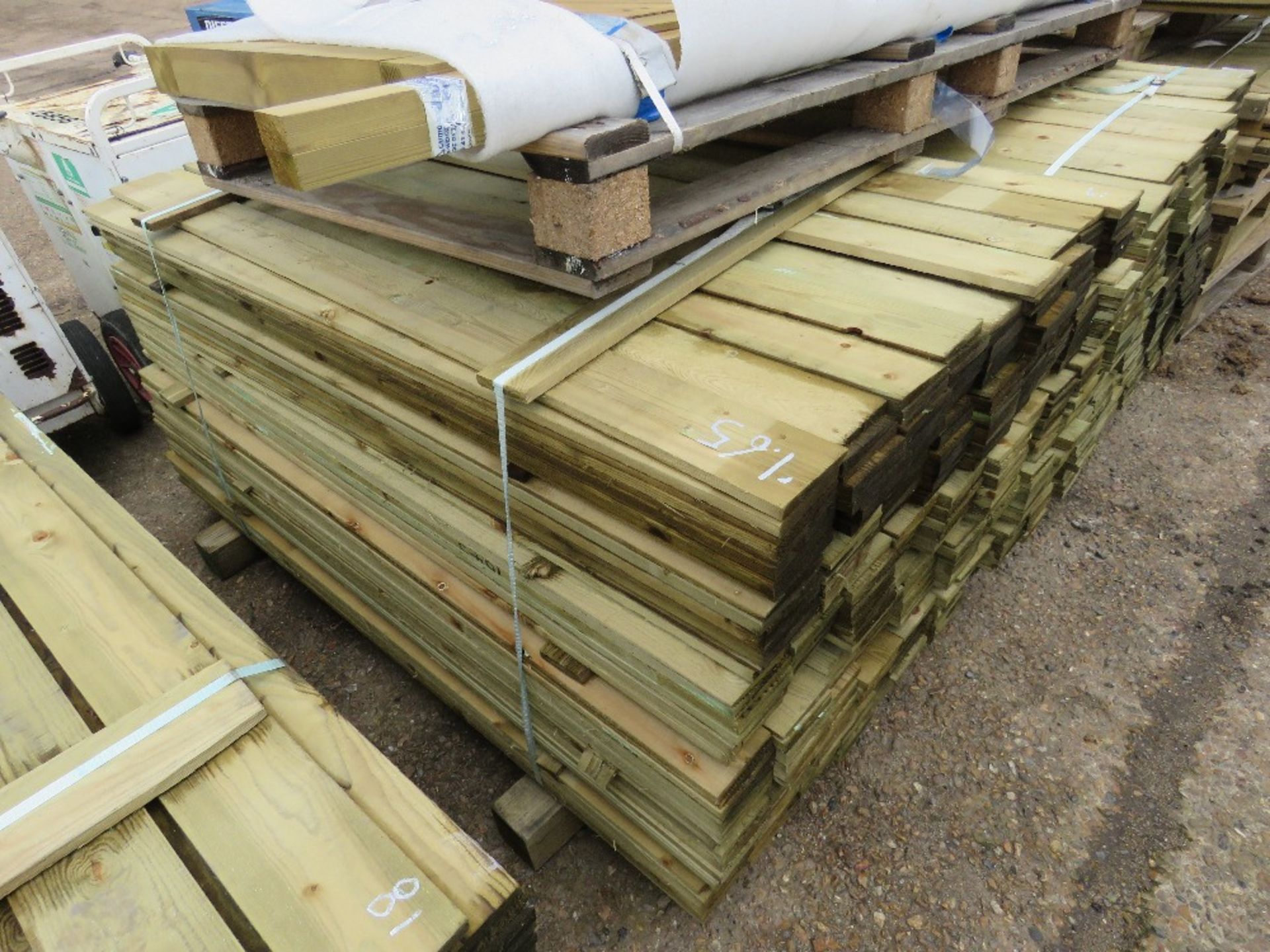 LARGE PACK OF FEATHER EDGE TIMBER FENCE CLADDING 1.65M LENGTH APPROX.