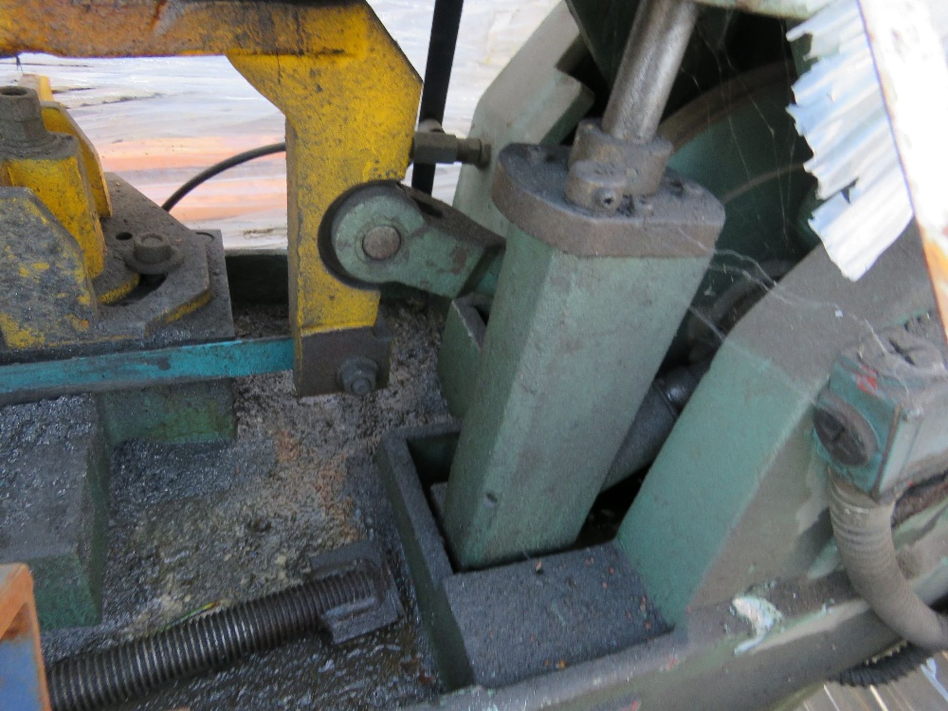 POWER HACKSAW WITH ROLLER BED FEED TABLE. - Image 2 of 6