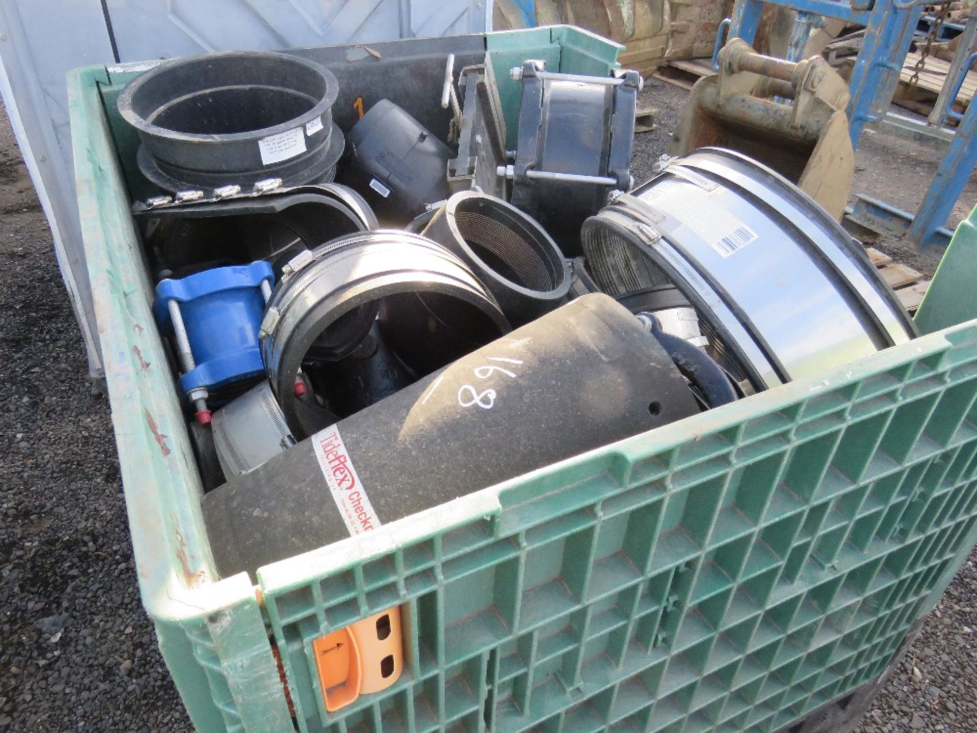 STILLAGE OF LARGE DIAMETER PIPE CLAMPS/JOINERS. - Image 2 of 2