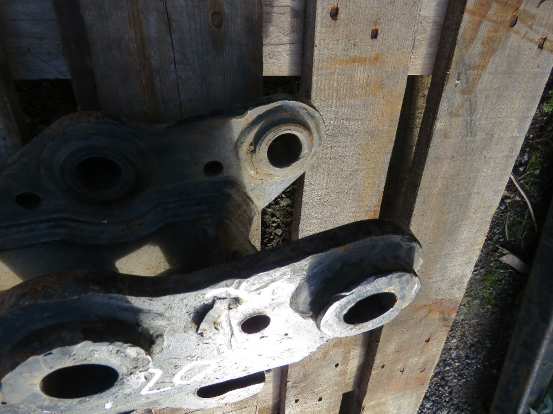 MANUAL EXCAVATOR QUICK HITCH ON 30MM PINS, UNTESTED. - Image 2 of 2