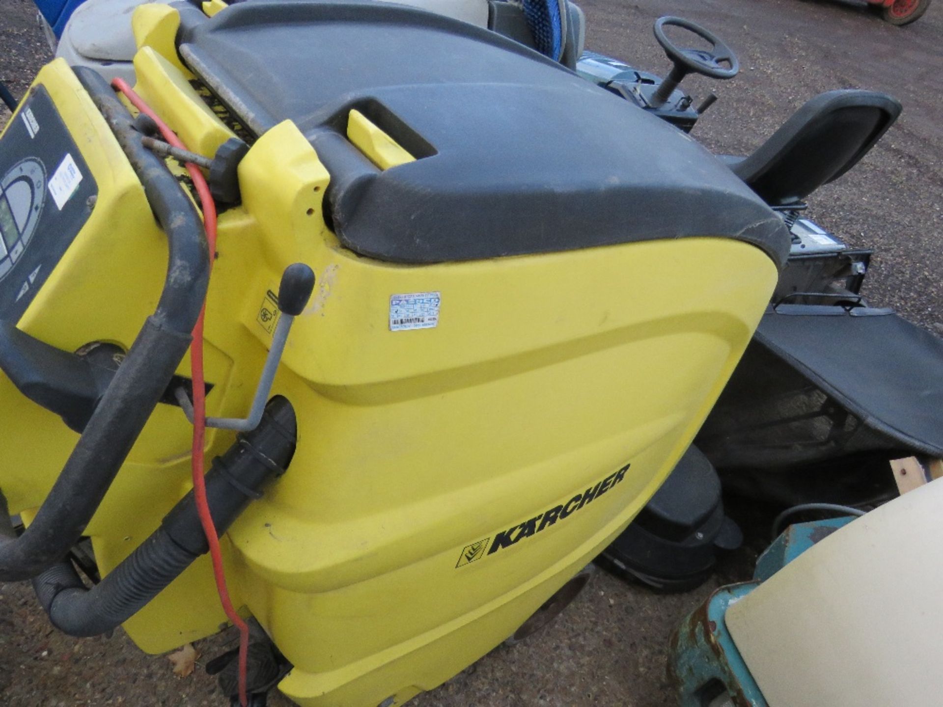 KARCHER 750 FLOOR SCRUBBER CONDITION UNKNOWN. - Image 3 of 4