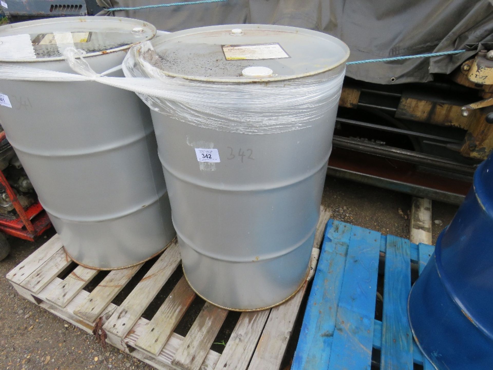 200 LITRE DRUM OF HDX15-40 ENGINE OIL.