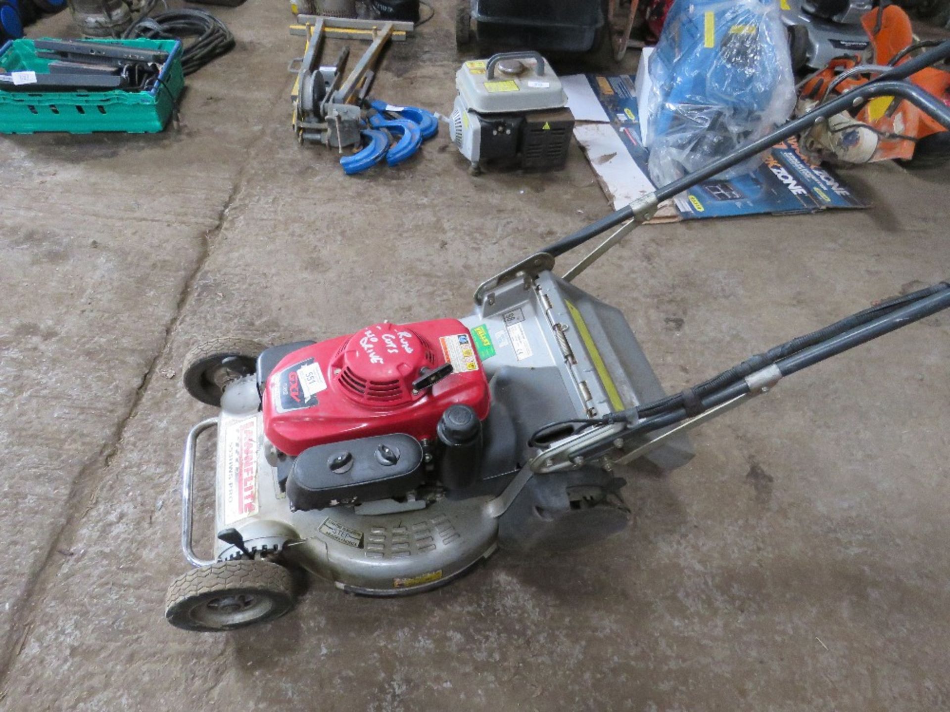 LAWNFLITE PRO 553 PETROL MOWER, RUNS AND CUTS BUT NO DRIVE. - Image 2 of 3