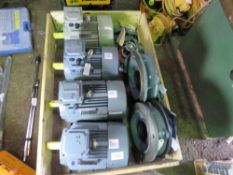 PALLET CONTAINING 4 X ELECTRIC MOTORS PLUS SOME FLANGES. 2@7.5KW PLUS 2@5.5KW.