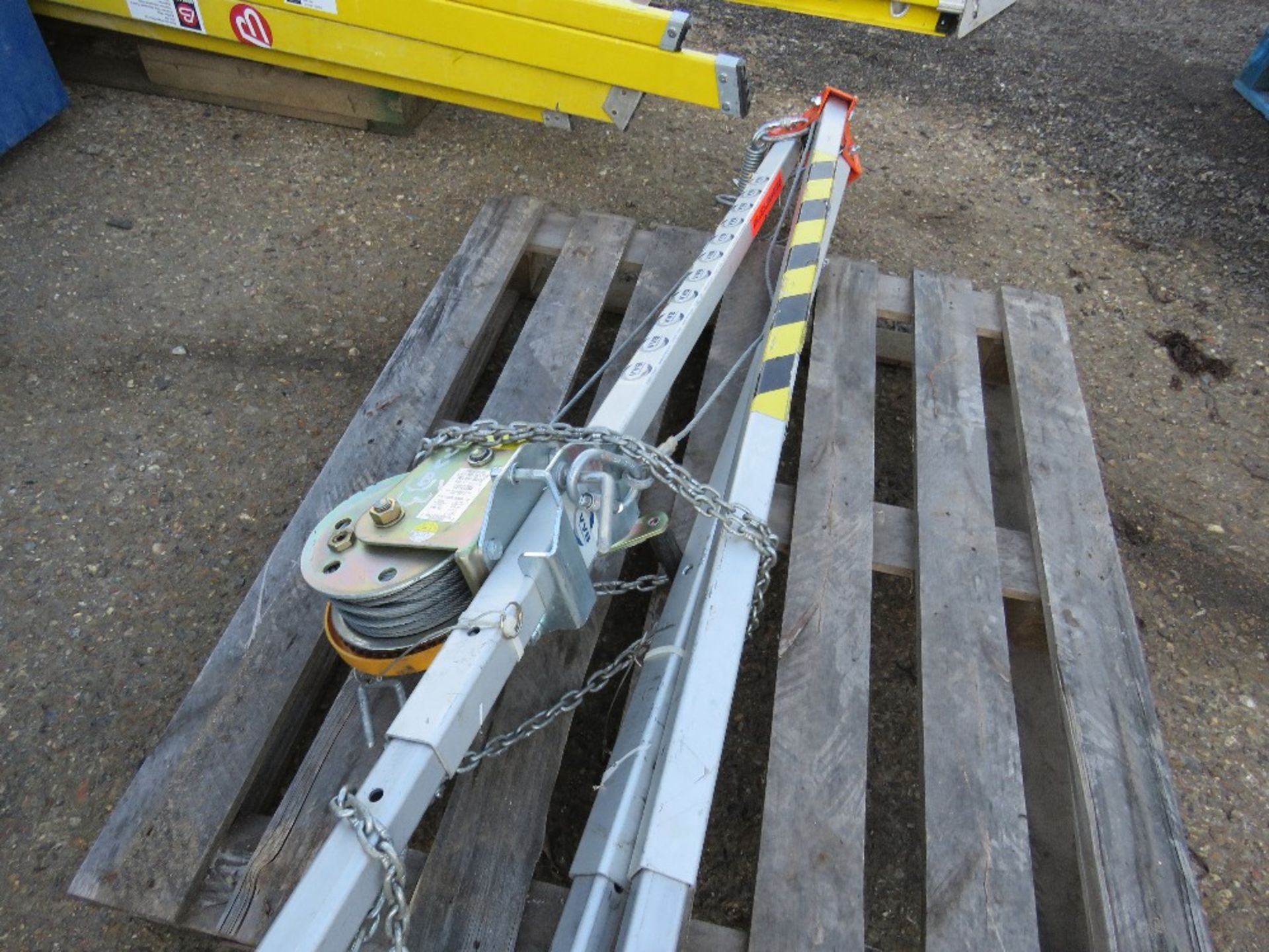MANHOLE RECOVERY TRIPOD WITH WINCH, UNTESTED. SOURCED FROM LOCAL DEPOT CLEARANCE DUE TO A CHANGE IN - Image 2 of 3