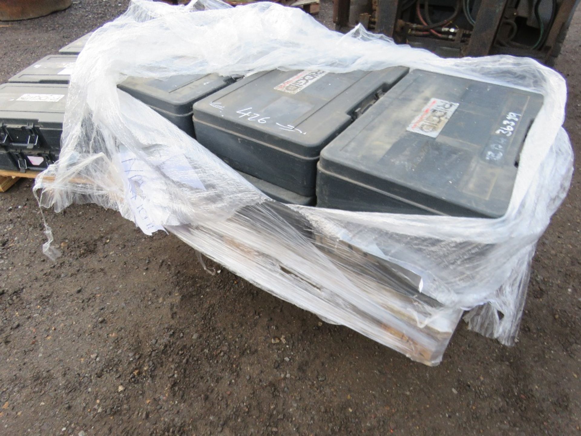 PALLET CONTAINING 6 X RIDGID RP300-B BATTERY POWERED CRIMPING UNITS. BOXES CONTAIN THE GUN PLUS CHAR