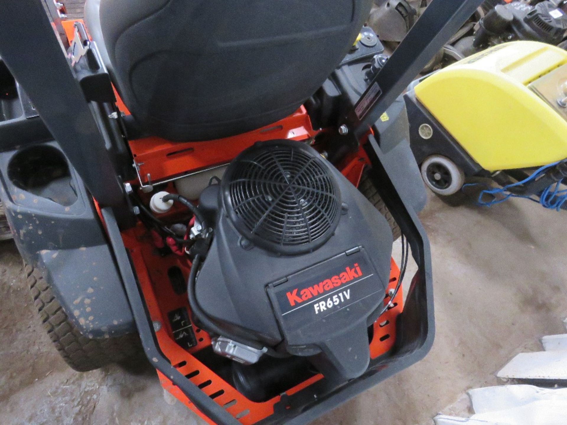 KUBOTA Z122R ZERO TURN RIDE ON MOWER YEAR 2019 157 REC HOURS. WHEN TESTED WAS SEEN TO RUN, DRIVE AND - Bild 5 aus 6