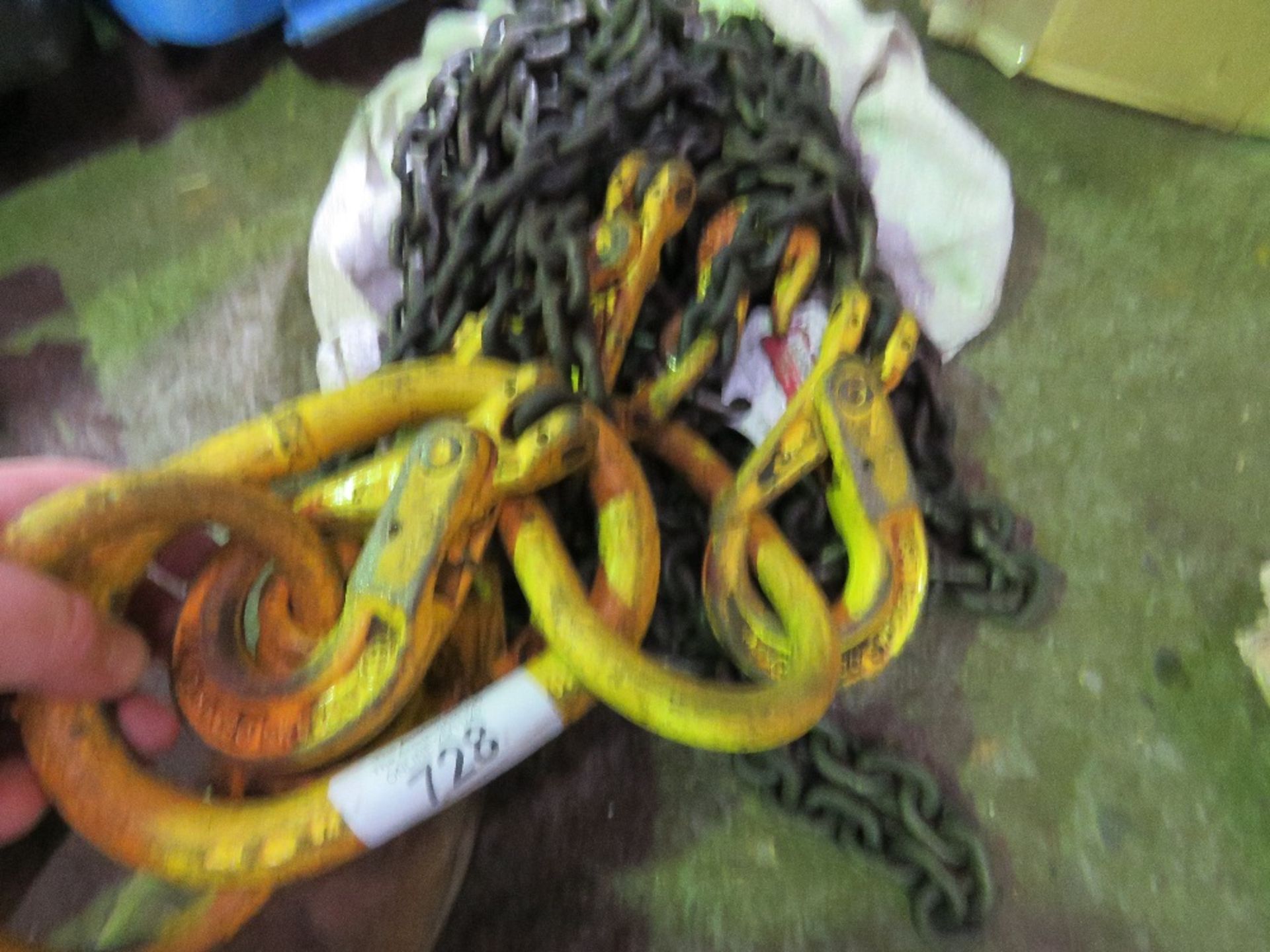 4 LEGGED LIFTING CHAIN COMPLETE WITH HOOKS AND SHORTENERS. SOURCED FROM DEPOT CLEARANCE DUE TO A CHA - Image 2 of 3