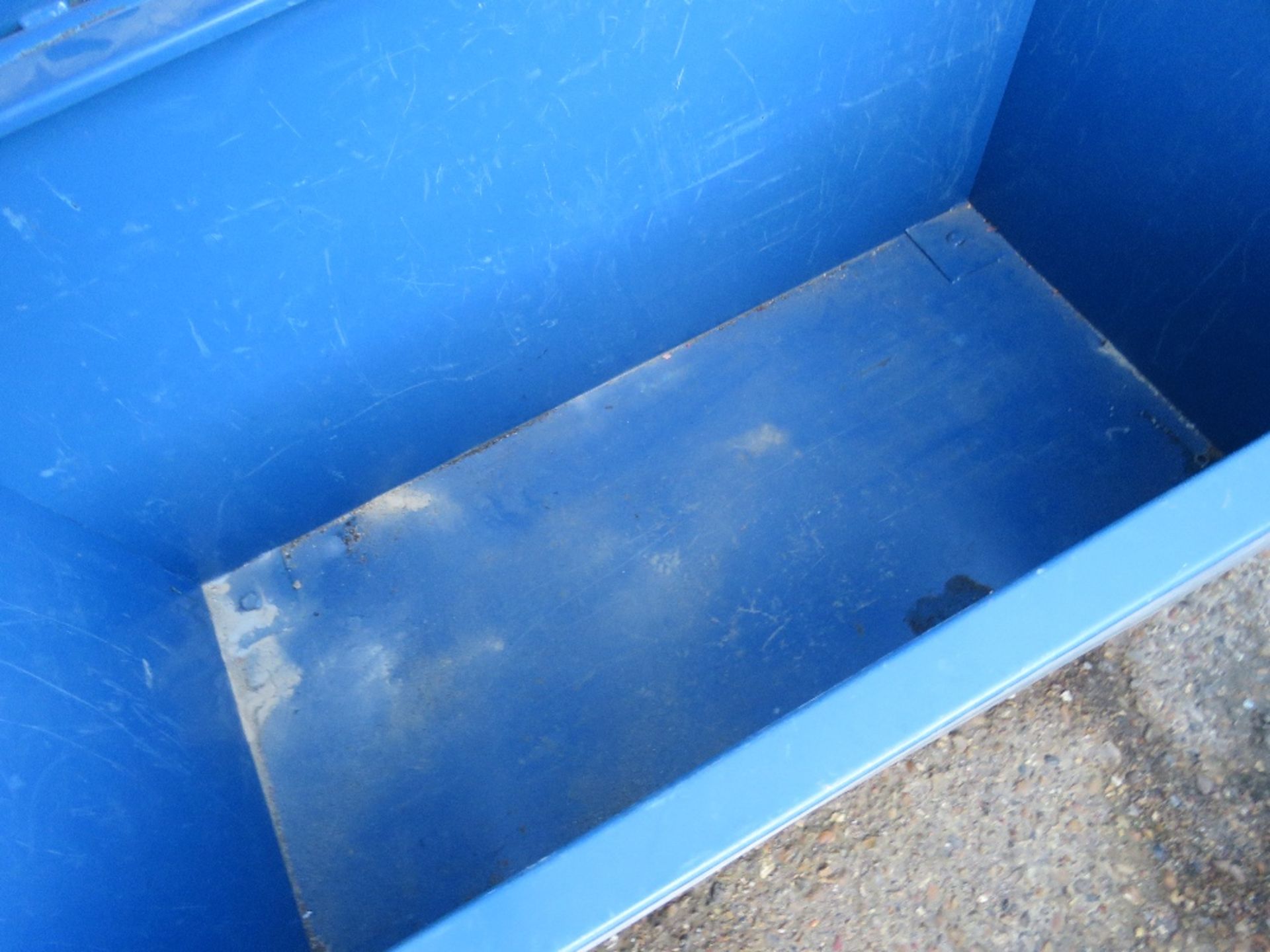 TOOL BOX WITH KEY. SOURCED FROM LOCAL DEPOT CLEARANCE DUE TO A CHANGE IN POLICY. - Image 3 of 7