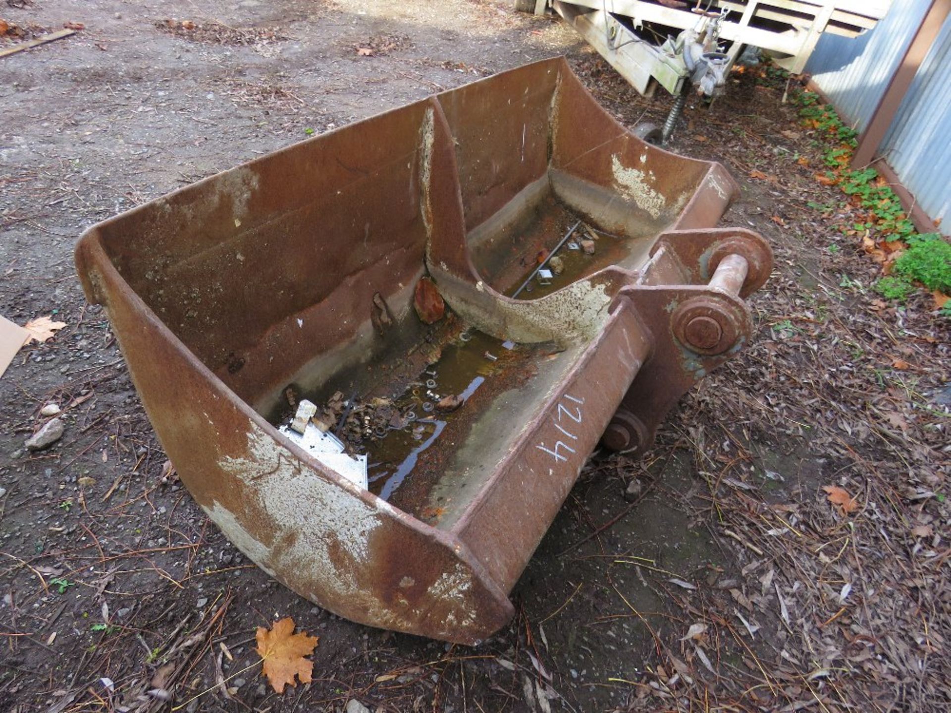 GRADING BUCKET TO FIT 13TONNE EXCAVATOR, 65MM PINS, 1.8METRES (6FT) WIDTH APPROX. - Image 3 of 3