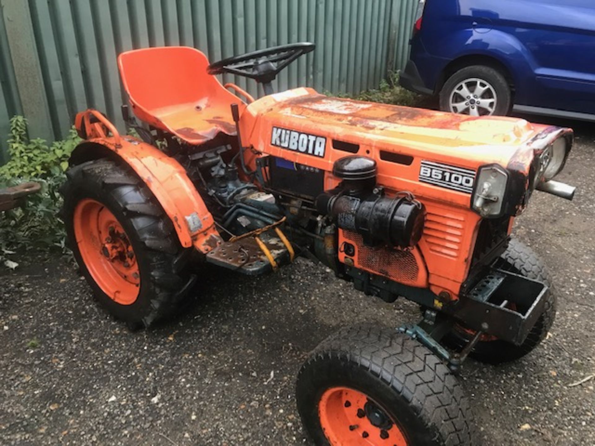 KUBOTA COMPACT TRACTOR ON GRASS TYRES. WHEN TESTED WAS SEEN TO DRIVE, STEER AND BRAKE. - Image 7 of 7