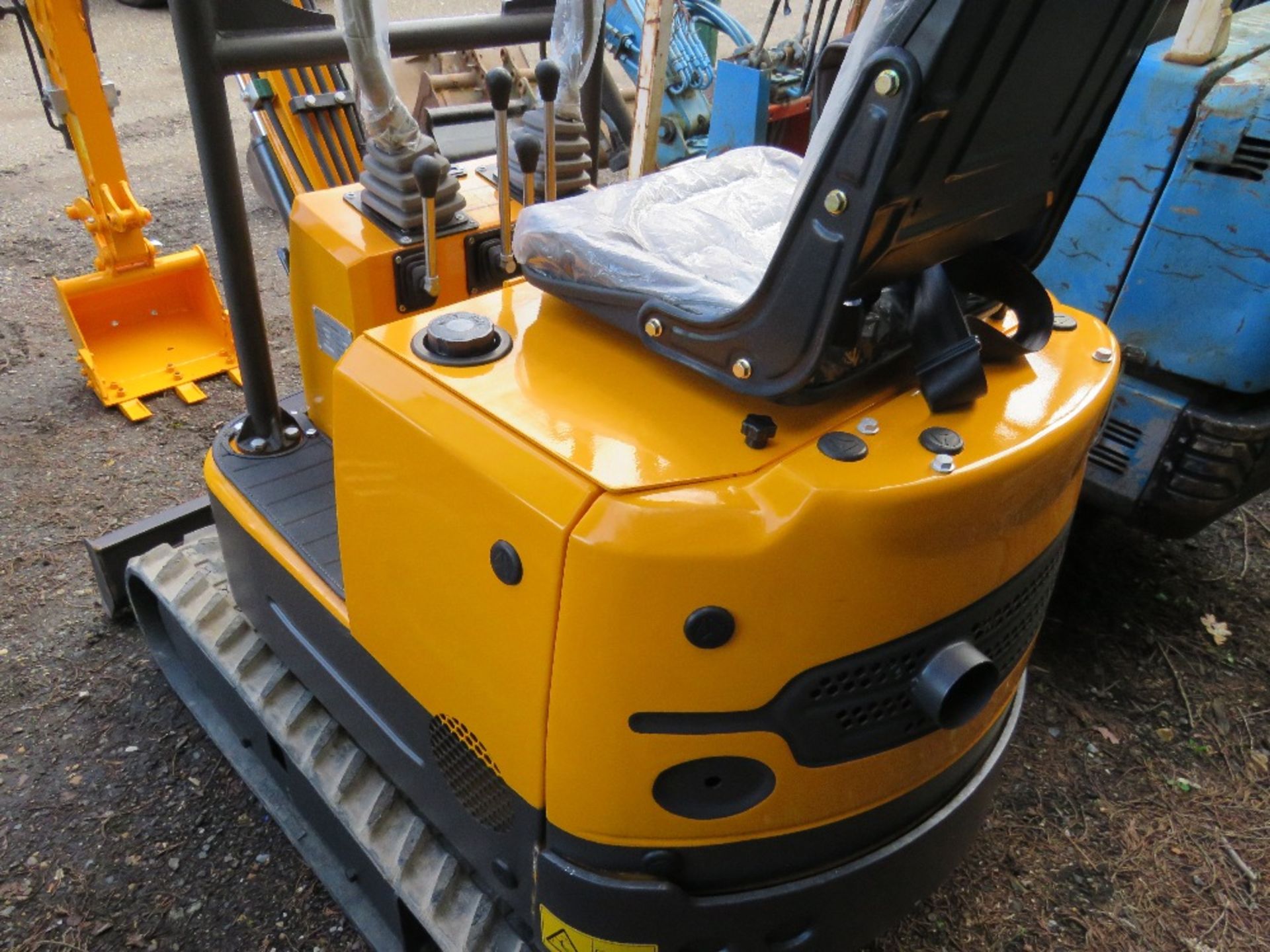 KME10 MINI EXCAVATOR / DIGGER YEAR 2020, UNUSED. SN:20C060688. WHEN TESTED WAS SEEN TO DRIVE, SLEW A - Image 5 of 6