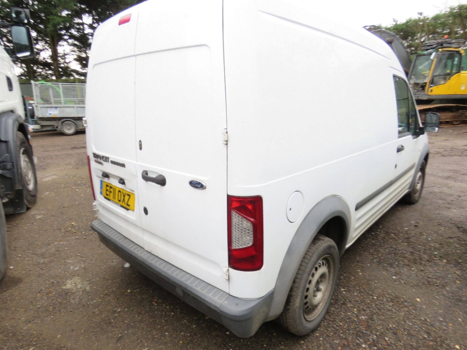 FORD TRANSIT CONNECT PANEL VAN REG: EF11 OXZ. DIRECT FROM LOCAL COMPANY, DESCRIBED AS BEING S "LAZY - Image 5 of 11