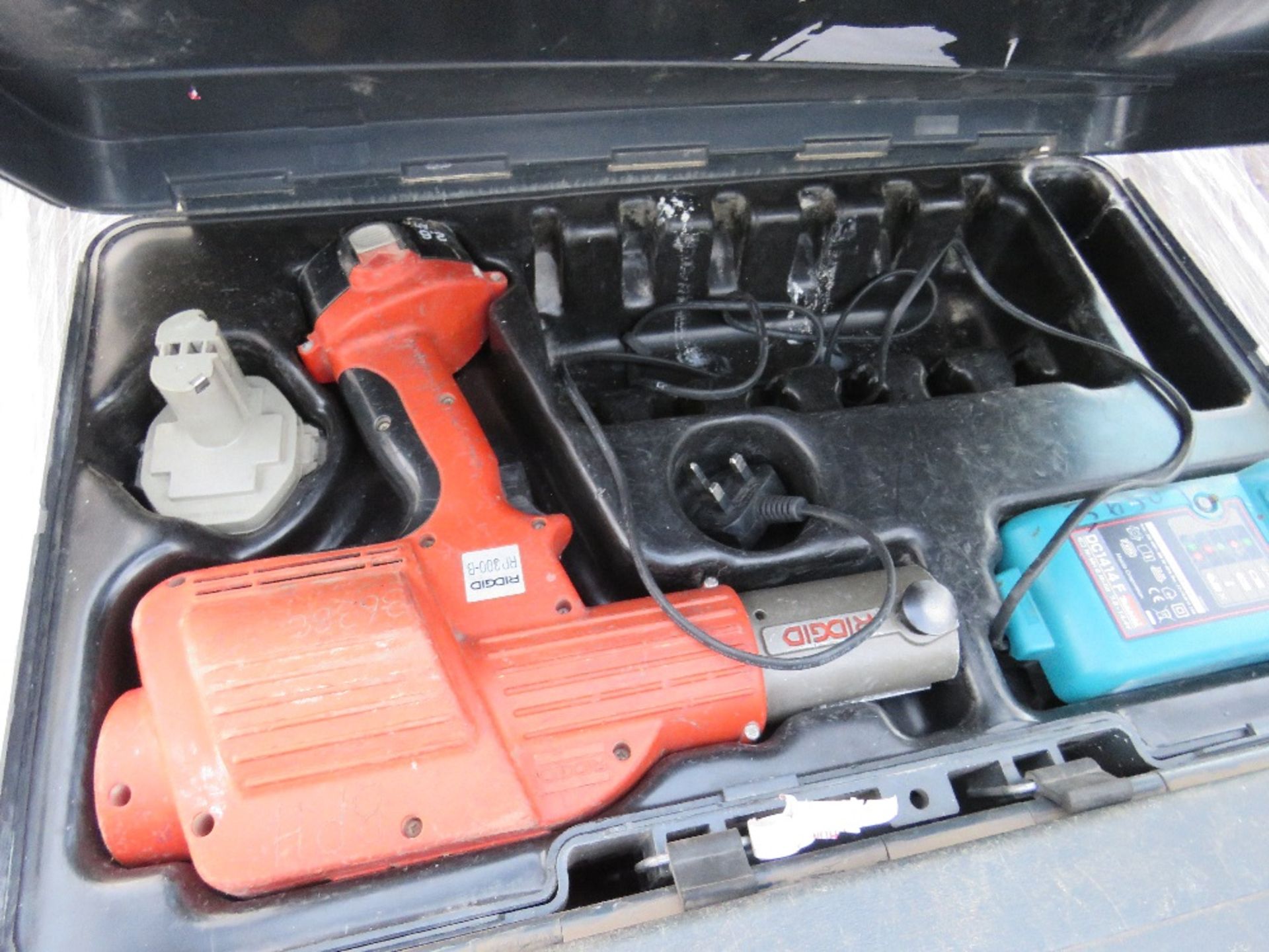 PALLET CONTAINING 6 X RIDGID RP300-B BATTERY POWERED CRIMPING UNITS. BOXES CONTAIN THE GUN PLUS CHAR - Image 4 of 4