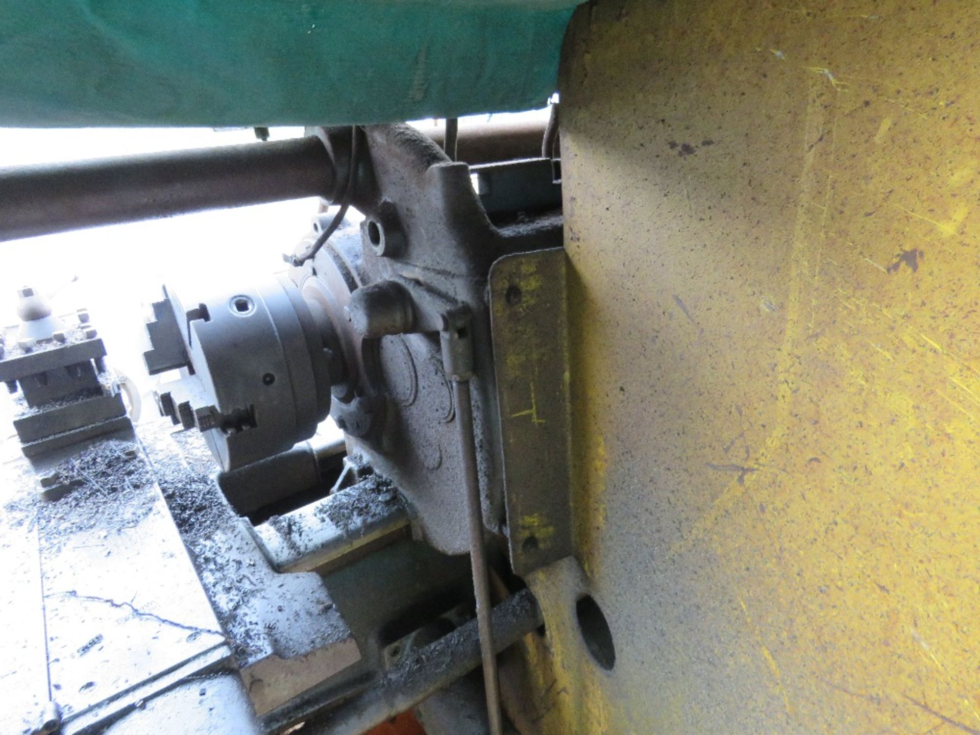 LARGE SIZED WORKSHOP LATHE, 5TONNE APPROX TOTAL WEIGHT. 11FT LENGTH APPROX. - Image 8 of 10