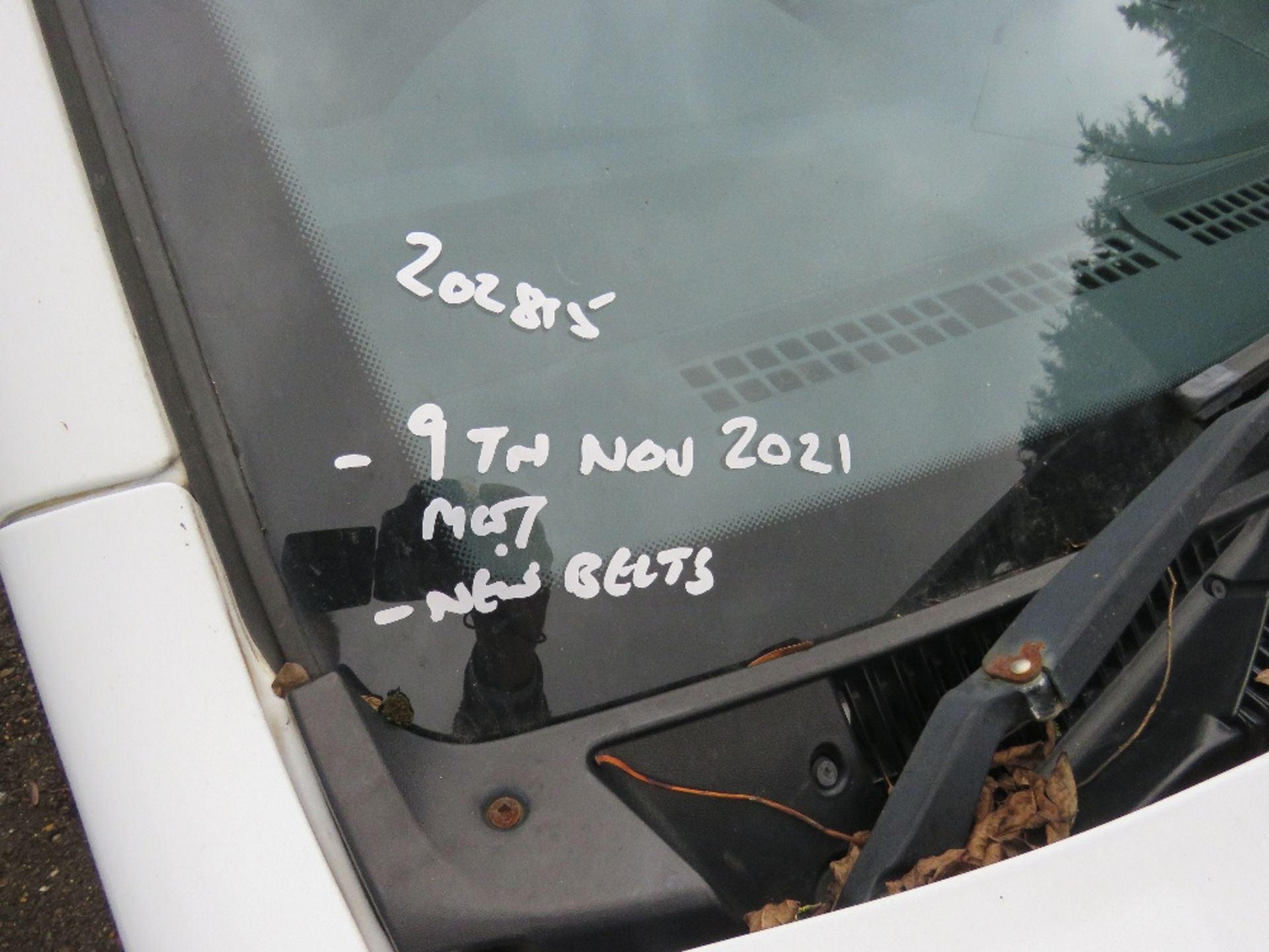 FORD TRANSIT CONNECT PANEL VAN REG: EF11 OXZ. DIRECT FROM LOCAL COMPANY, DESCRIBED AS BEING S "LAZY - Image 11 of 11