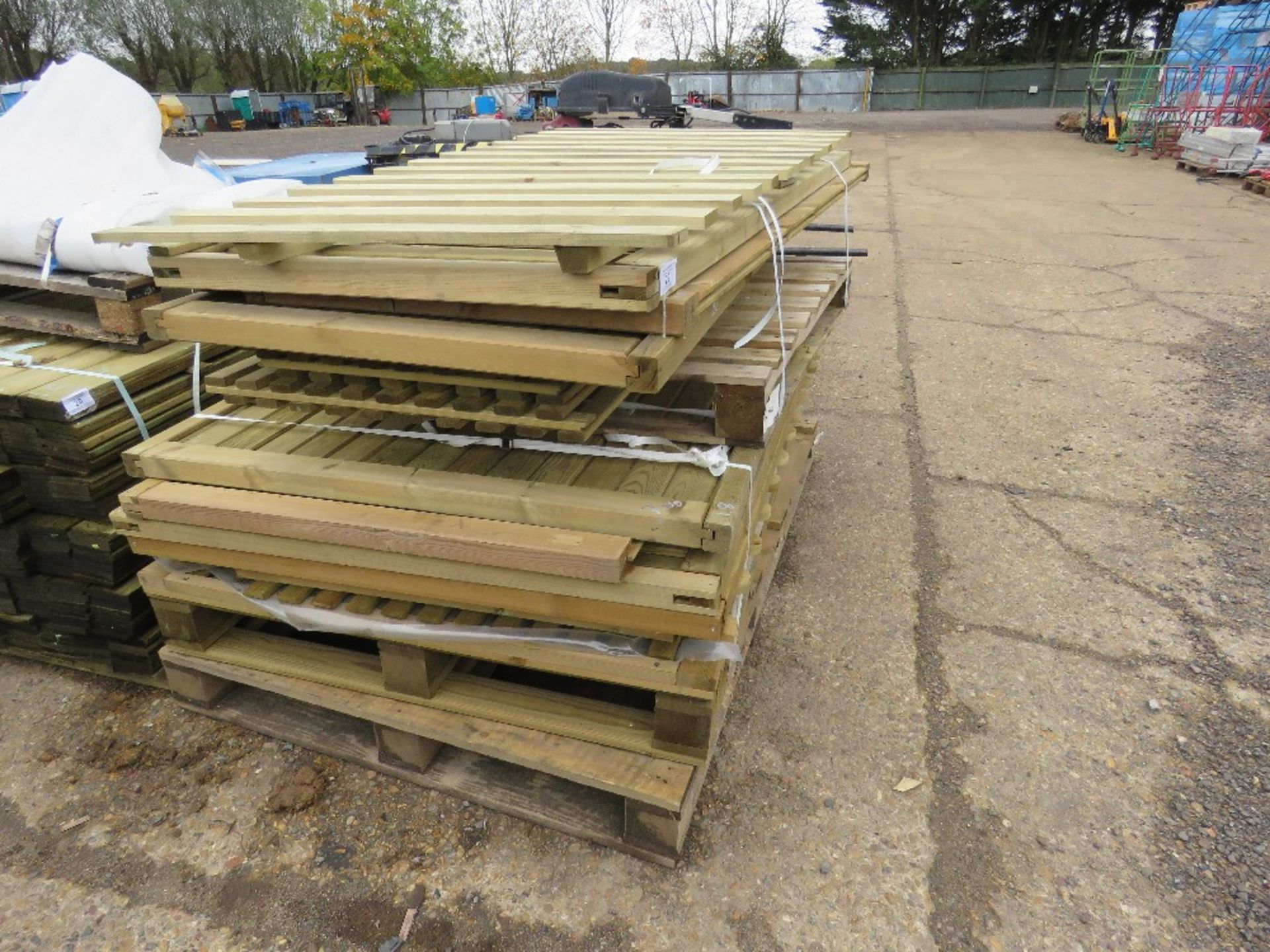 14 X ASSORTED FENCE PANELS/PEDESTRIAN GATES. - Image 2 of 2