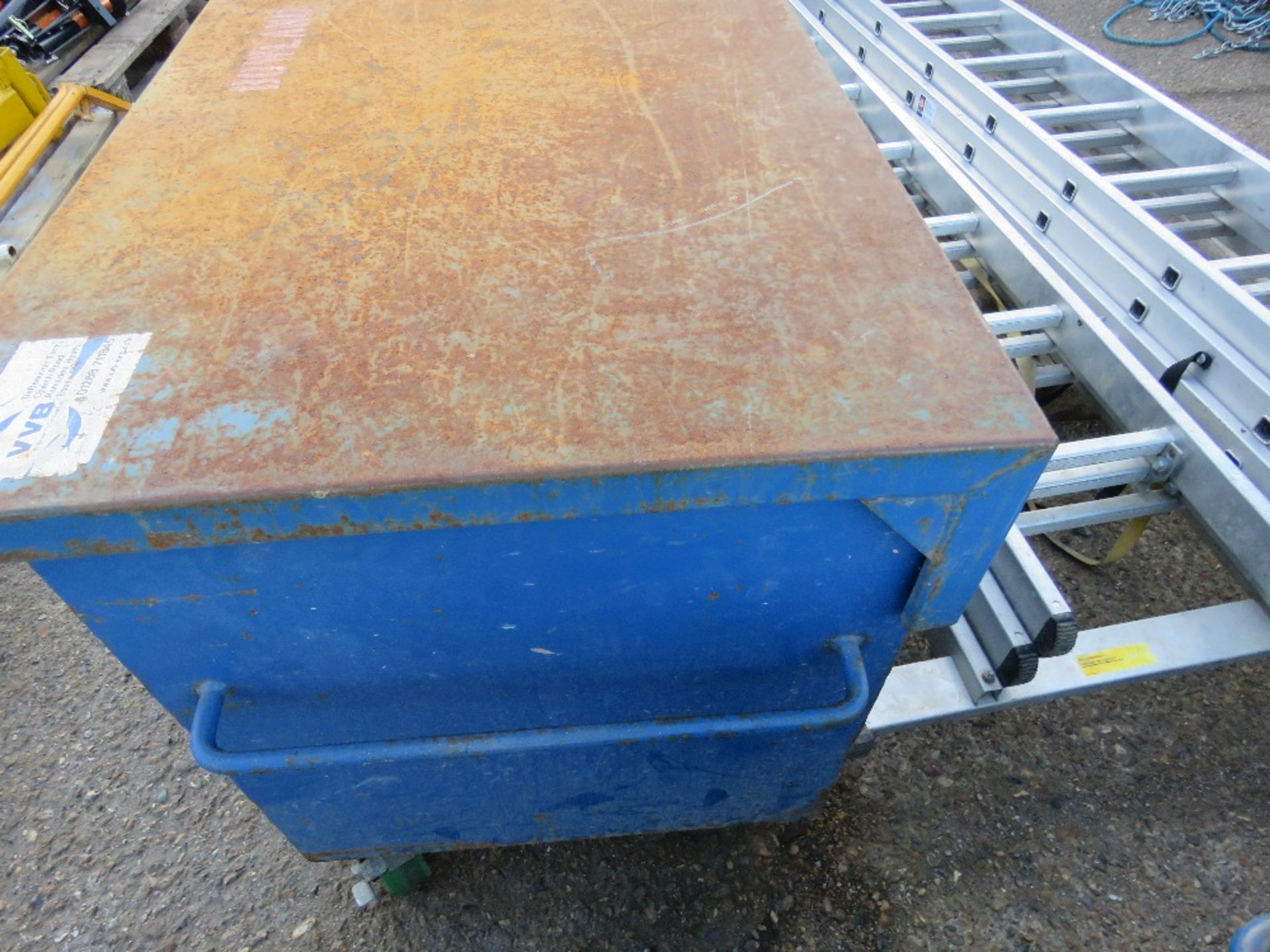 TOOL BOX ON WHEELS WITH KEYS. SOURCED FROM LOCAL DEPOT CLEARANCE DUE TO A CHANGE IN POLICY. - Image 2 of 4