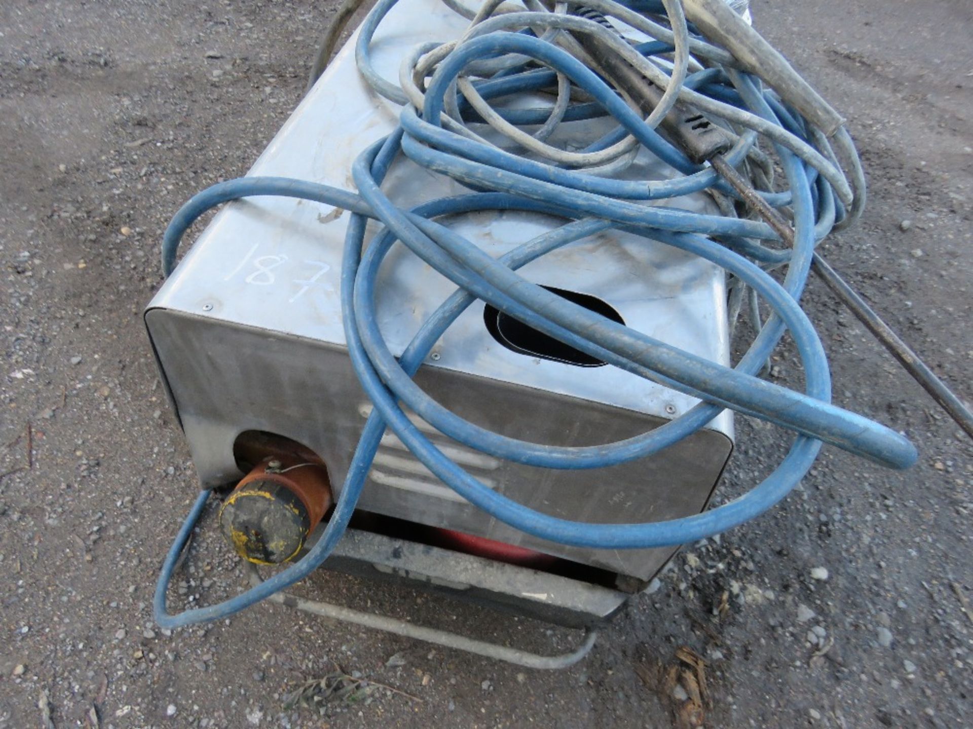 STEAM CLEANER WITH HOSE, 240VOLT. CONDITION UNKNOWN. - Image 2 of 3