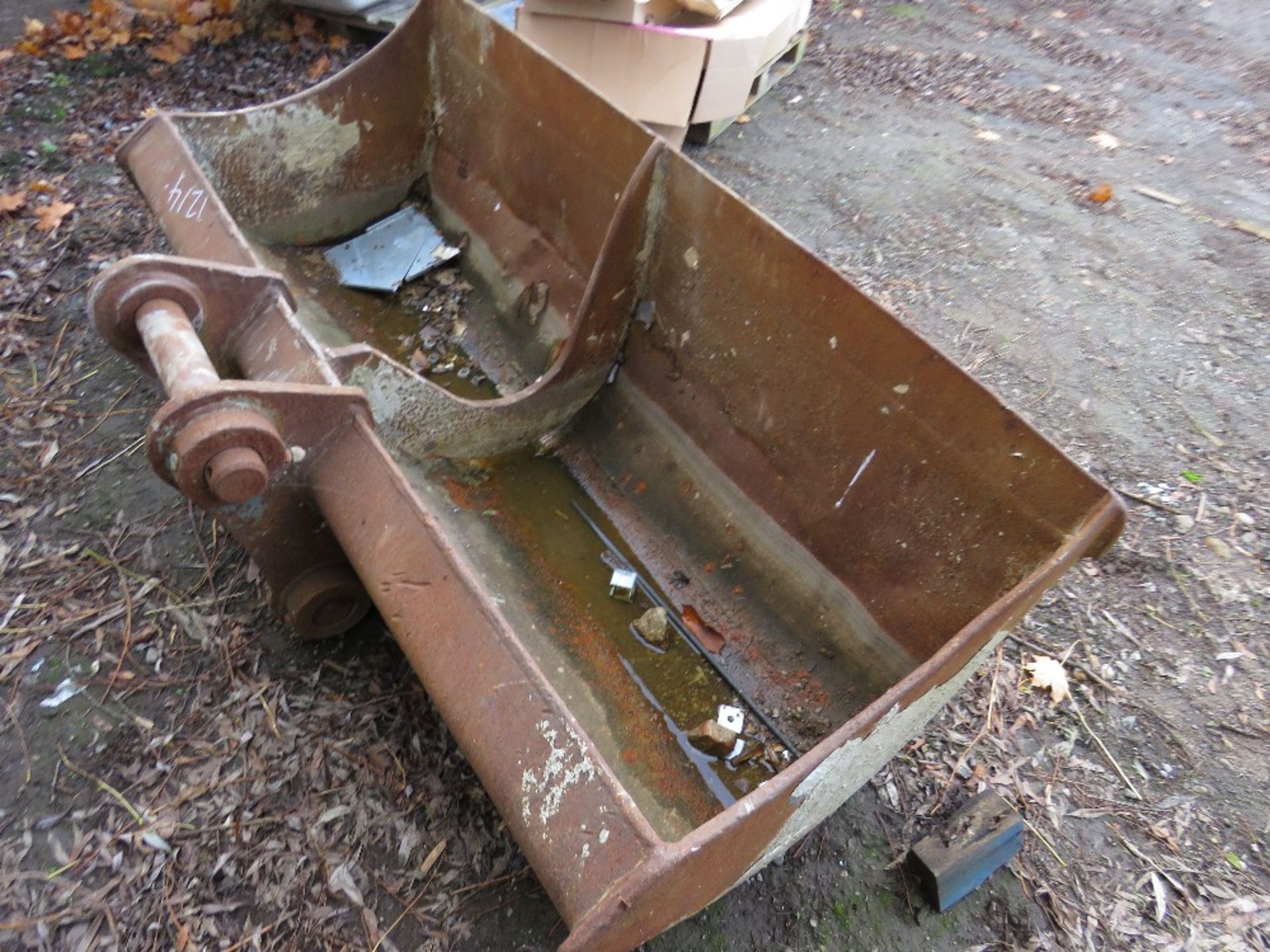 GRADING BUCKET TO FIT 13TONNE EXCAVATOR, 65MM PINS, 1.8METRES (6FT) WIDTH APPROX.