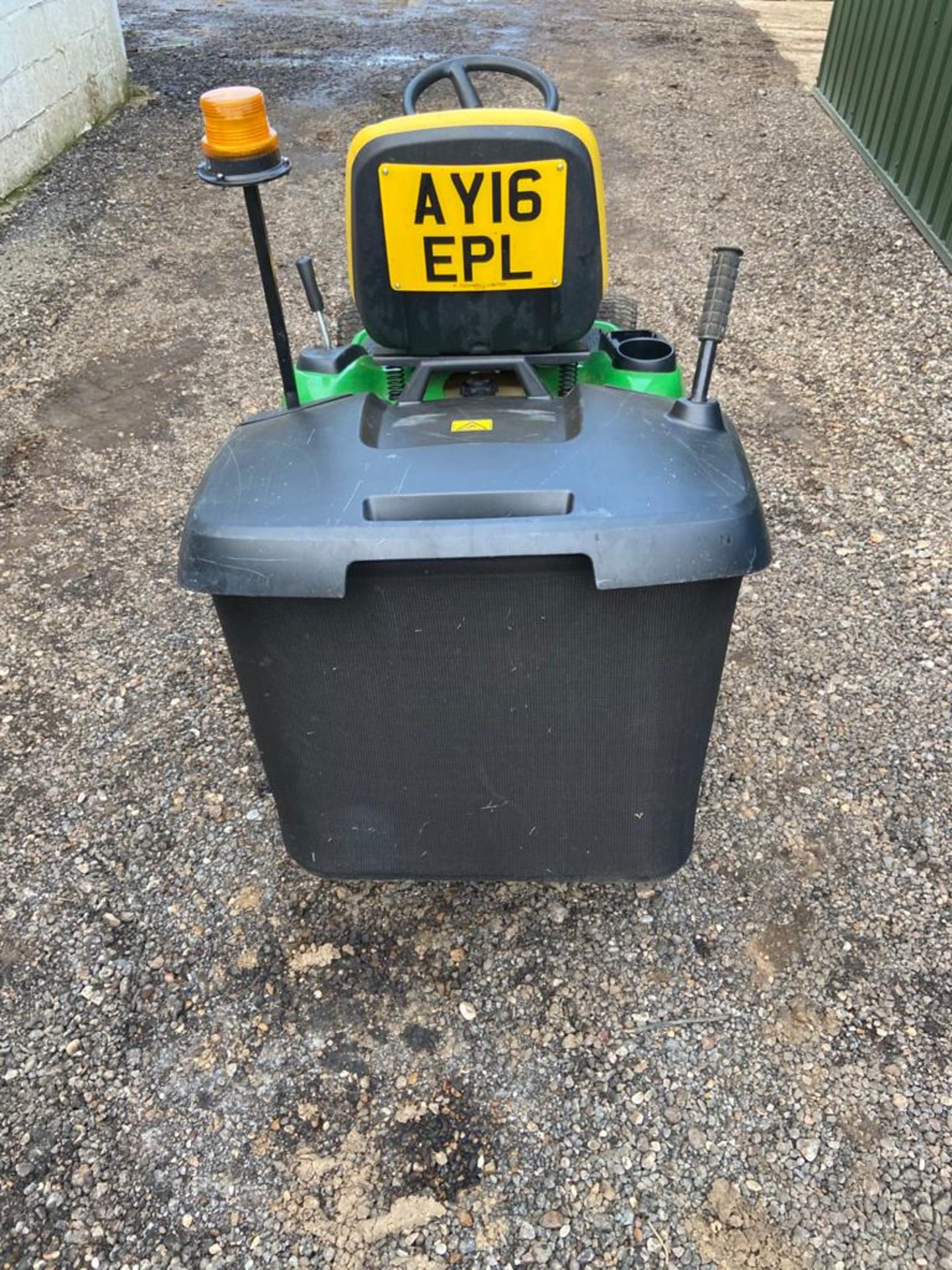 JOHN DEERE X135R RIDE ON MOWER. YEAR 2016 REGISTERED. REG:AY16 EPL. - Image 5 of 8