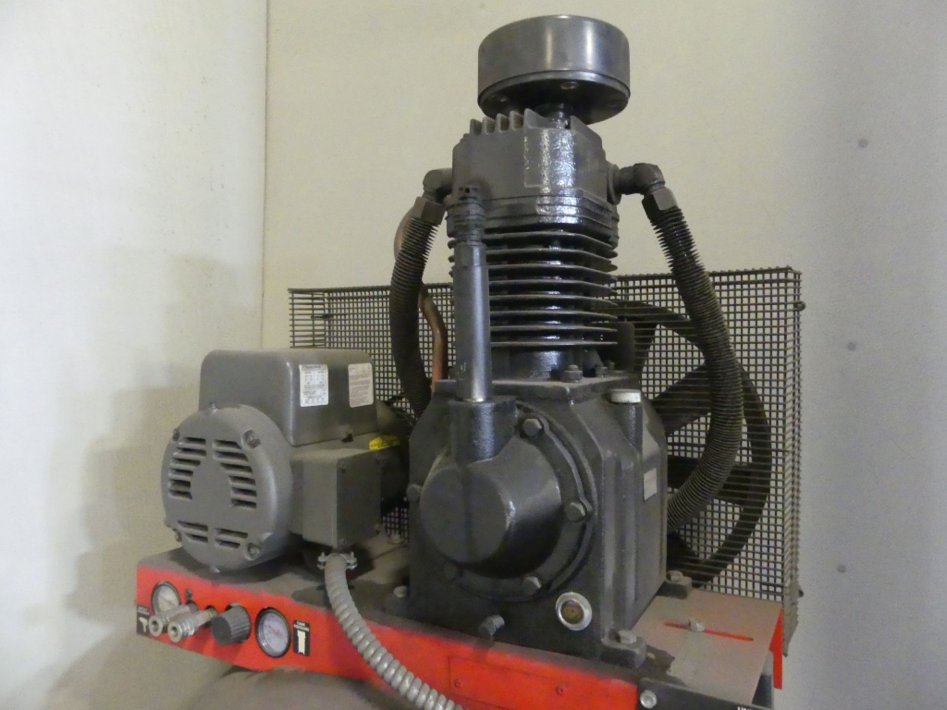 Husky - Air compressor - 80 gallon vert. tank - Image 3 of 5