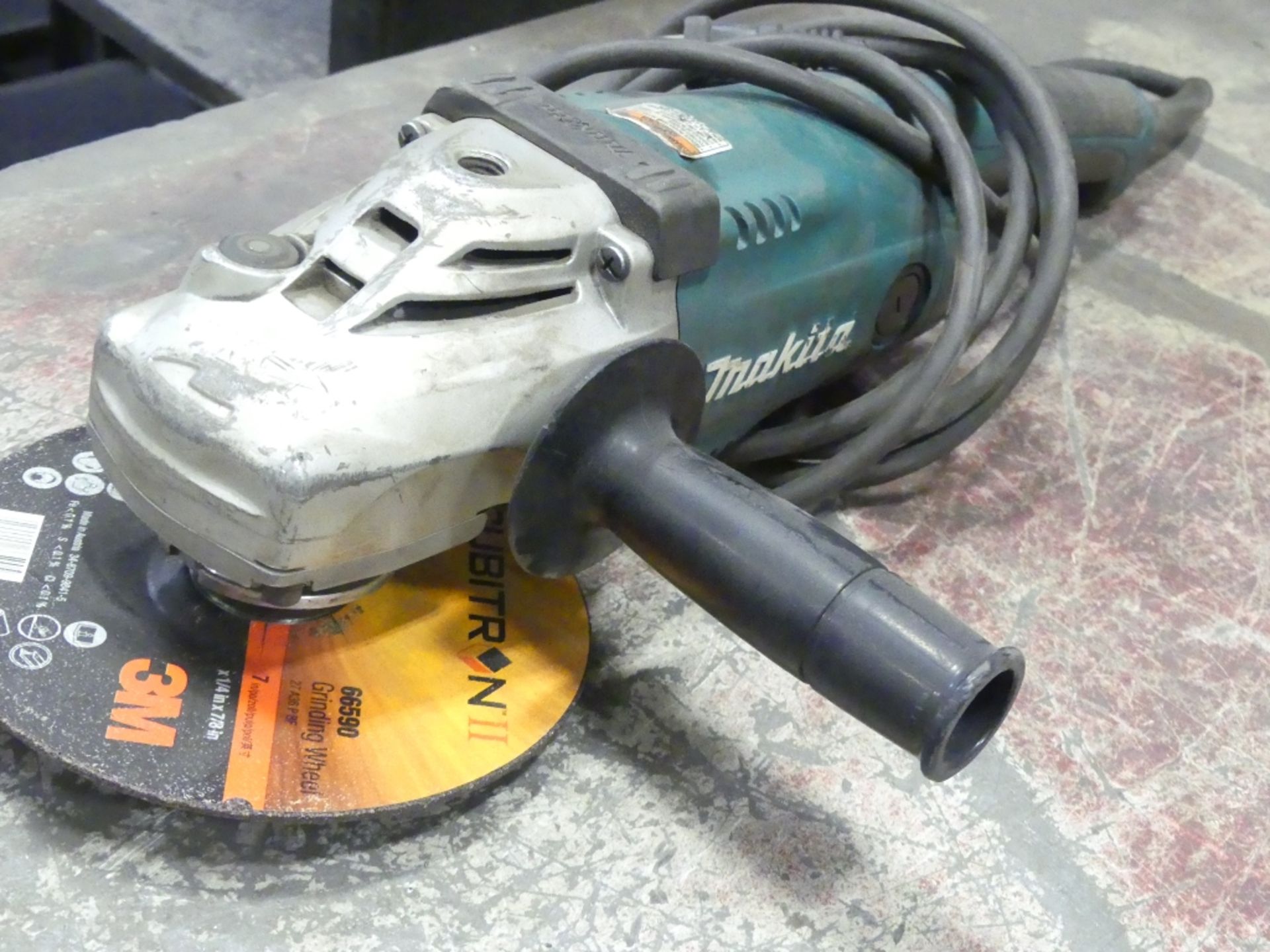 Makita grinder - 7 angle, 15 amp, model GA7021"