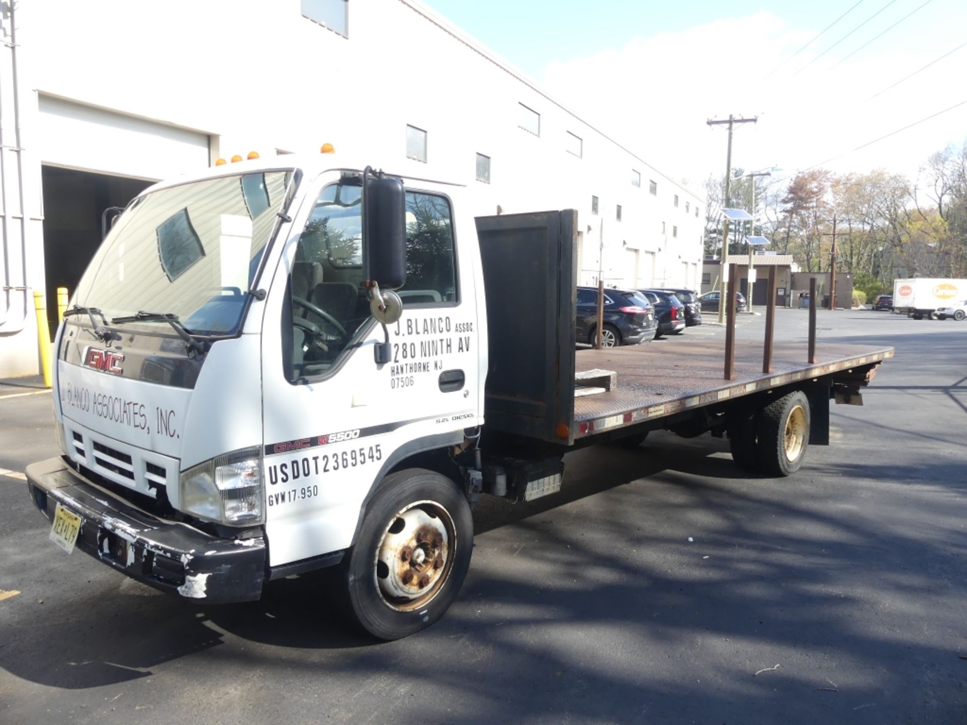 2006 GMC Truck - Flat bed, L5000 diesel engine - Image 3 of 4