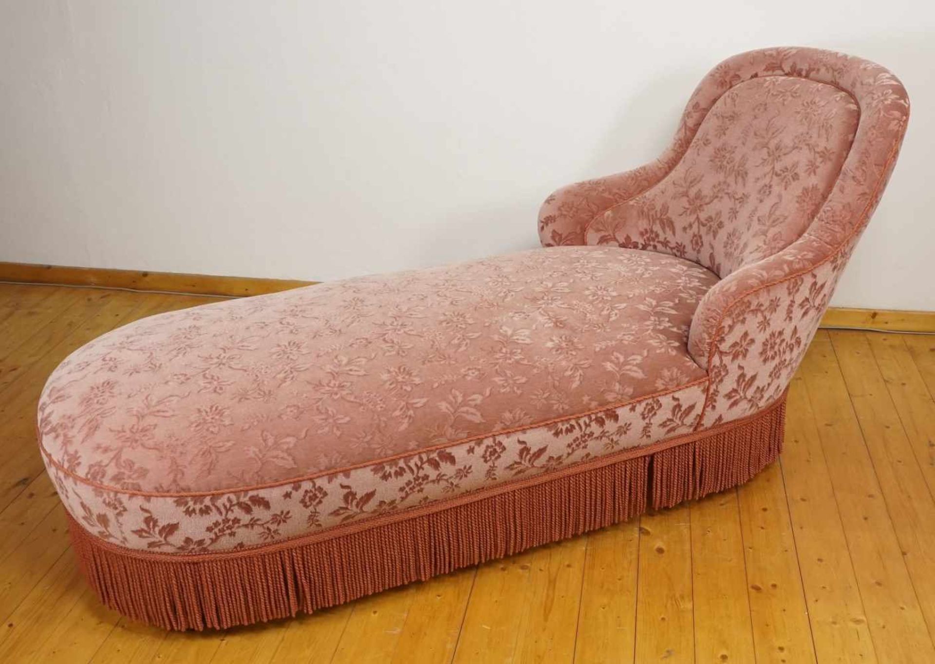 Recamiere / Chaiselongue, mit lachsfarbenem Samt bezogen - Bild 2 aus 2