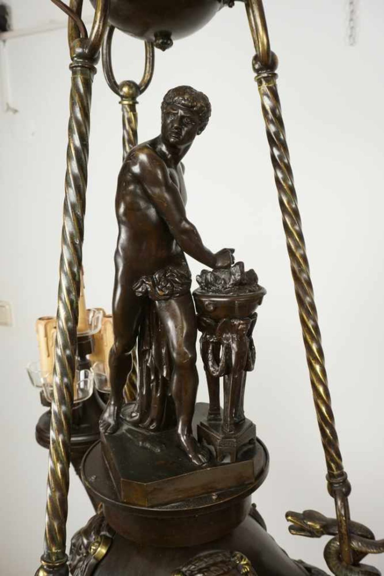 Großer Bronze-Kronleuchter, 2. Hälfte 19. Jh. - Image 6 of 6