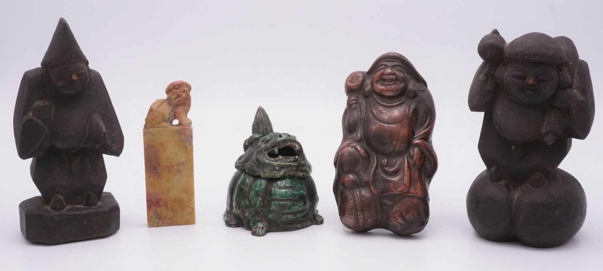 Fünf Teile asiatische Figuren