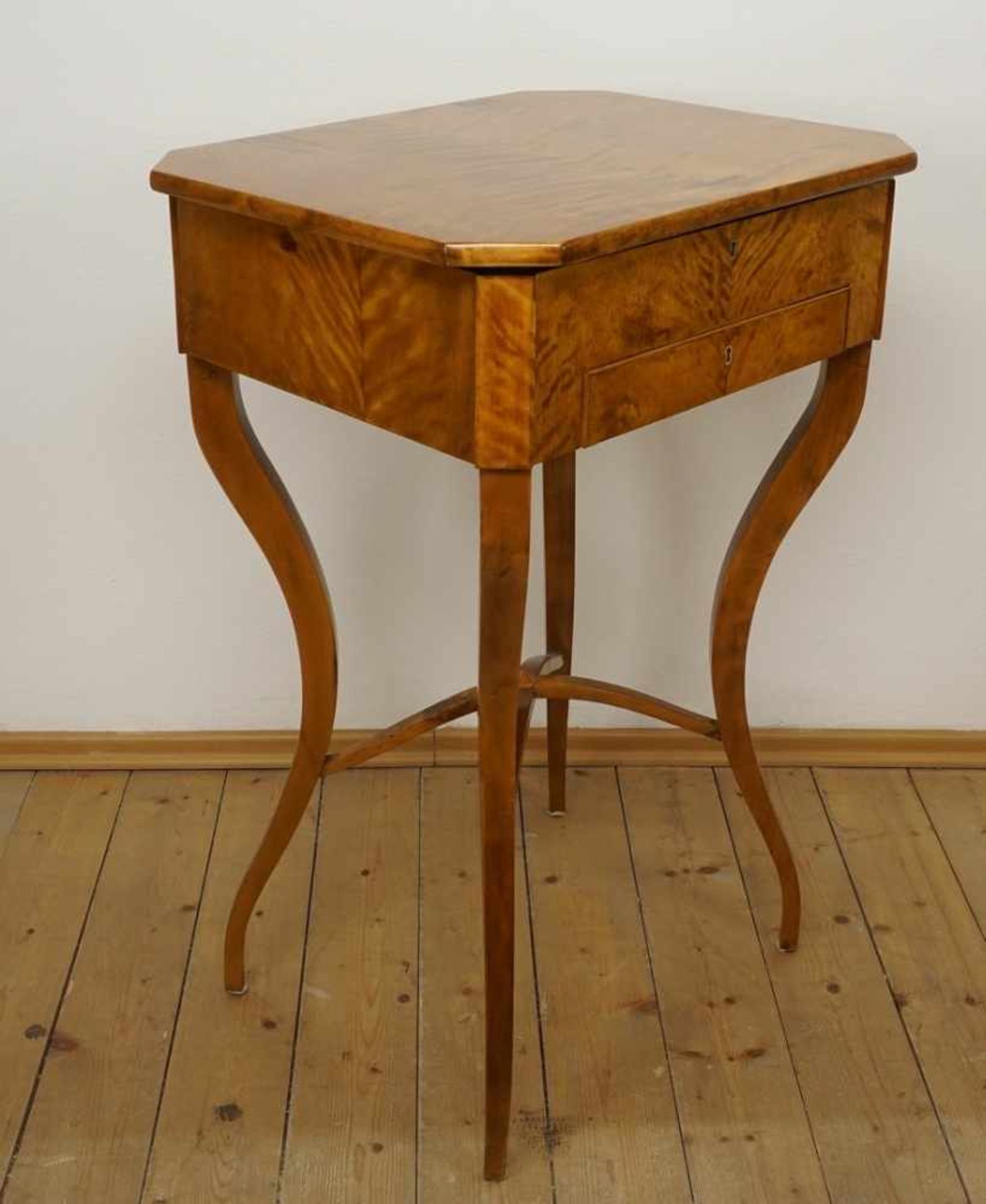 Biedermeier Nähtisch, Birke furniert - Bild 3 aus 7