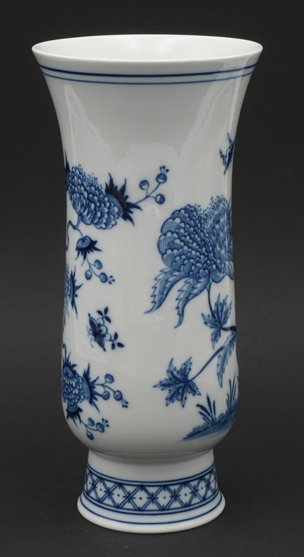 Meissen Vase mit chinesischer Blumenmalerei - Image 2 of 3